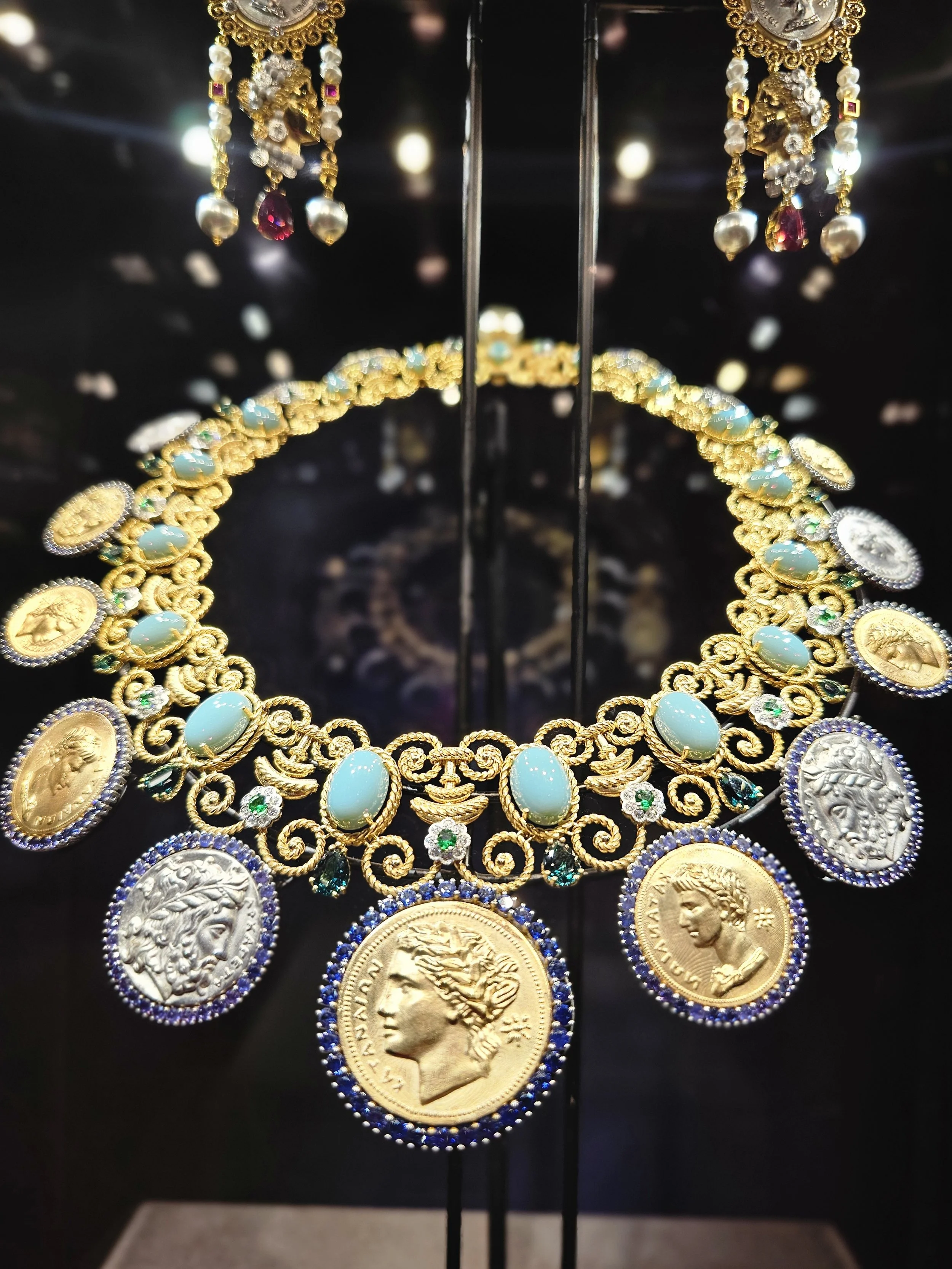 a gold necklace