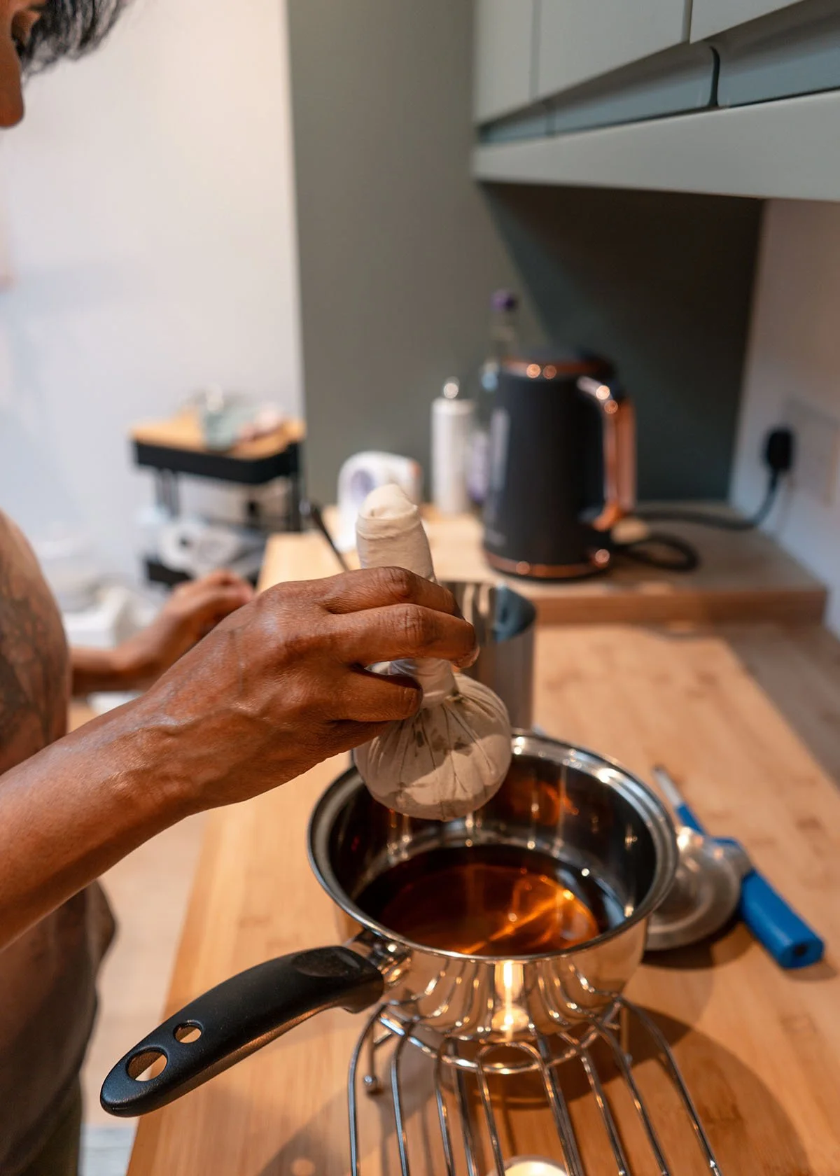 Pinda Sveda Ayurvedic herbal bundle massage treatment