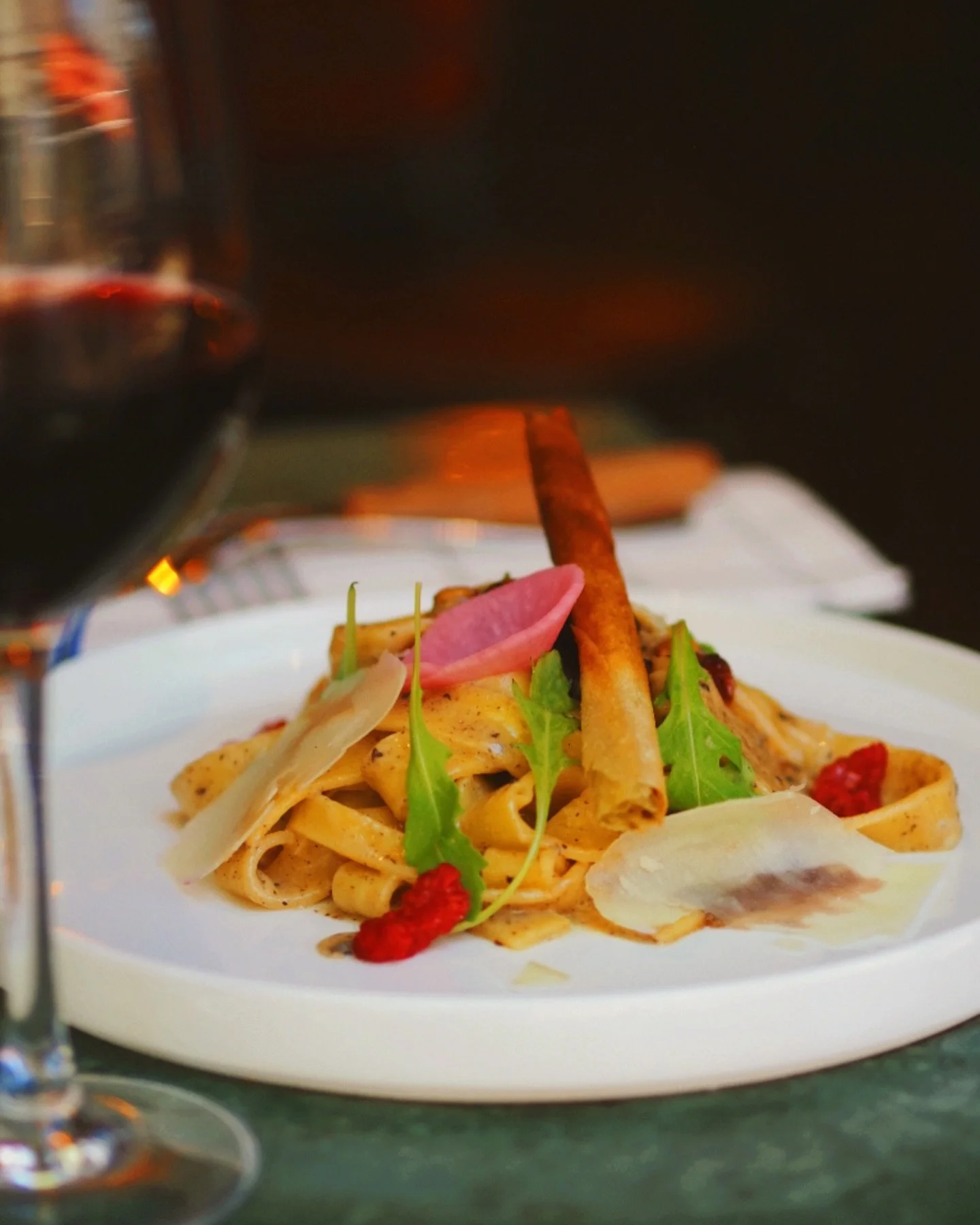 Les suggestion du chef ! 🍽️

Laissez-vous tenter par un plat du moment inspir&eacute; de la tradition italienne 🇮🇹✨

Pasta, risotto, viandes mijot&eacute;es&hellip; Une cuisine authentique et g&eacute;n&eacute;reuse, au gr&eacute; des envies du ch