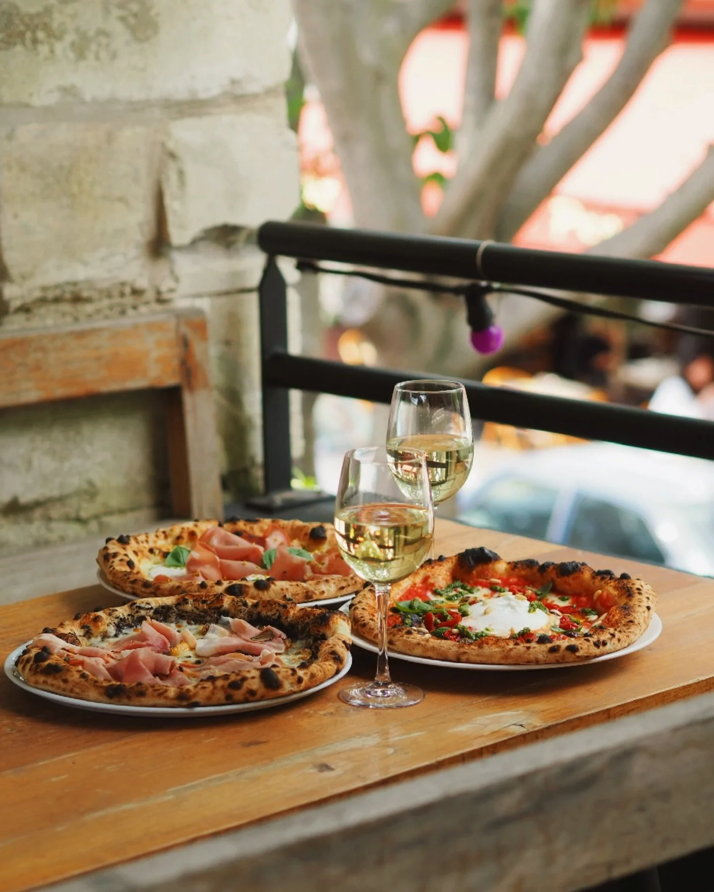 Serata tra amici ! 🍷

Un bon repas, des pizzas &agrave; partager, du vin et des cocktails savoureux&hellip; Tout est r&eacute;uni chez Fratelli pour une soir&eacute;e conviviale &agrave; l&rsquo;italienne 🇮🇹

R&eacute;servez votre table et venez p