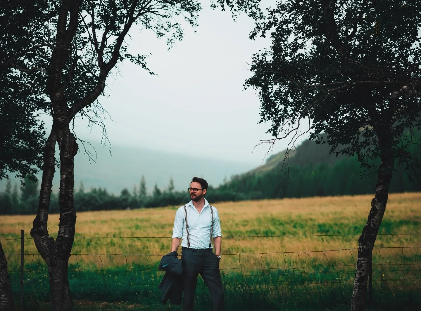 🎞️ Eina augnabliki&eth; &thorn;ar sem undirrita&eth;ur lj&oacute;smyndari br&uacute;&eth;kaups &THORN;&oacute;r&ouml;rnu &amp; Stef&aacute;ns var gripinn fyrir framan linsuna, umvafinn fegur&eth; Flj&oacute;tsdals!