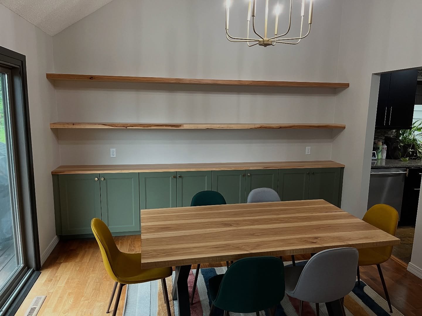 Ready to entertain 🍾

Floating shelves, new buffet top, buffet cabinet install &amp; a refinished table top. This was a fun one!