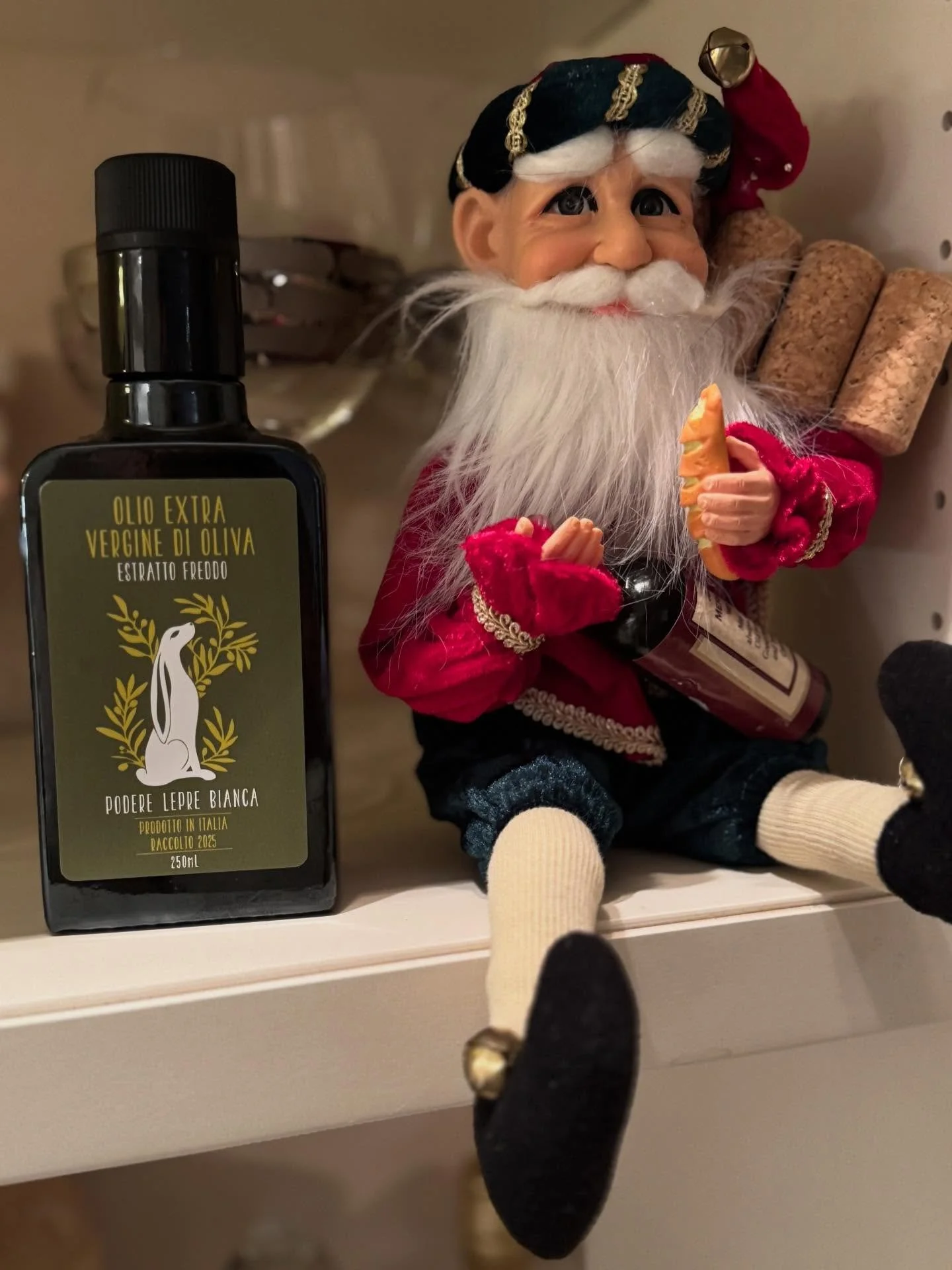 A little holiday magic straight from Tuscany ✨🫒
Our elf is getting into the spirit at Podere Lepre Bianca, proudly holding our new fully organic extra virgin olive oil.

Cold-pressed, small batch, and full-flavored &mdash; rich, vibrant, and unmista