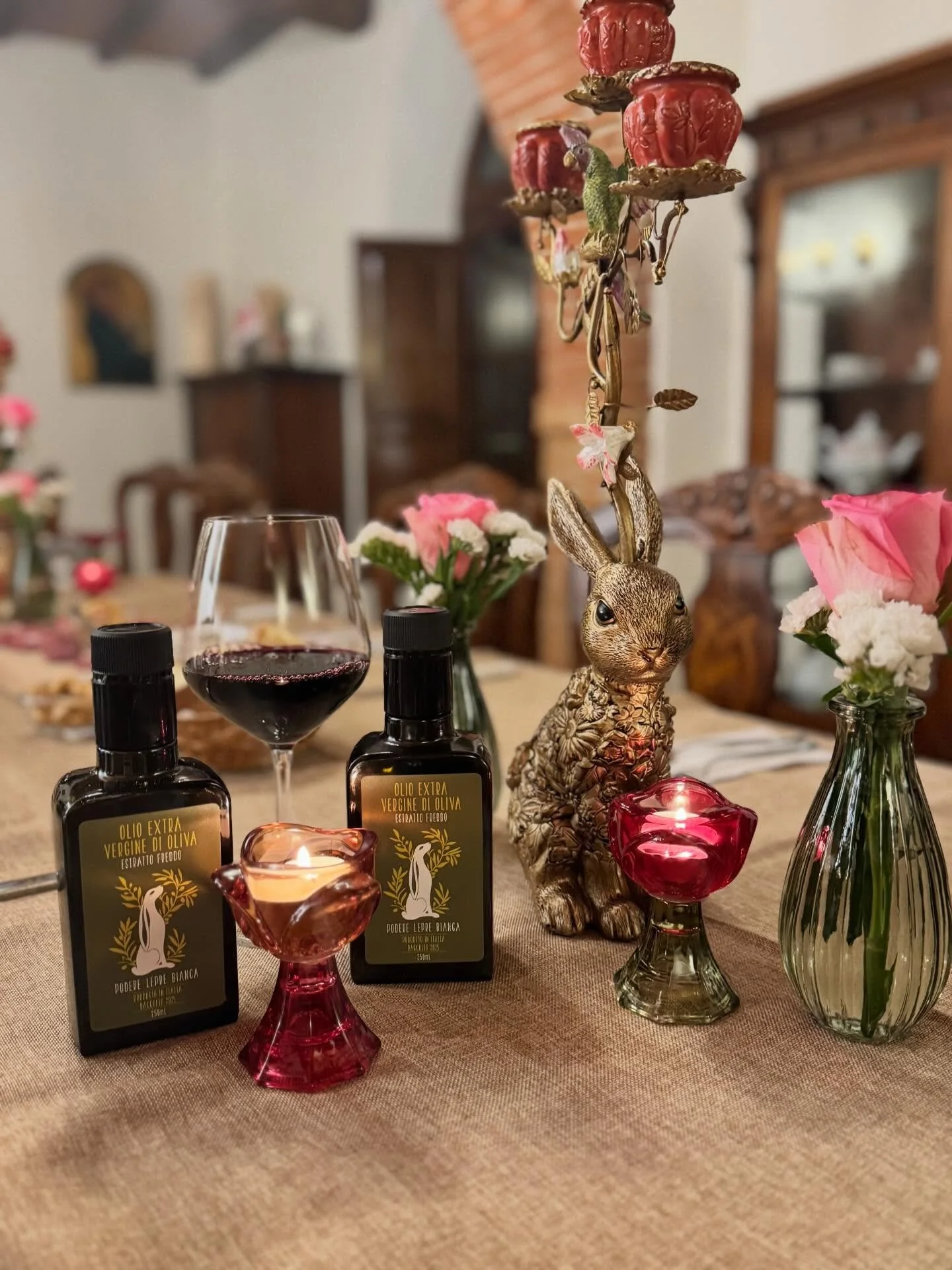 Spring is in the air at Villa Monarca 🌿✨

Easter preparations are underway, and the table is set for something truly special. A beautifully curated charcuterie board, paired with our organic, cold-pressed olive oil and our private label Villa Monarc