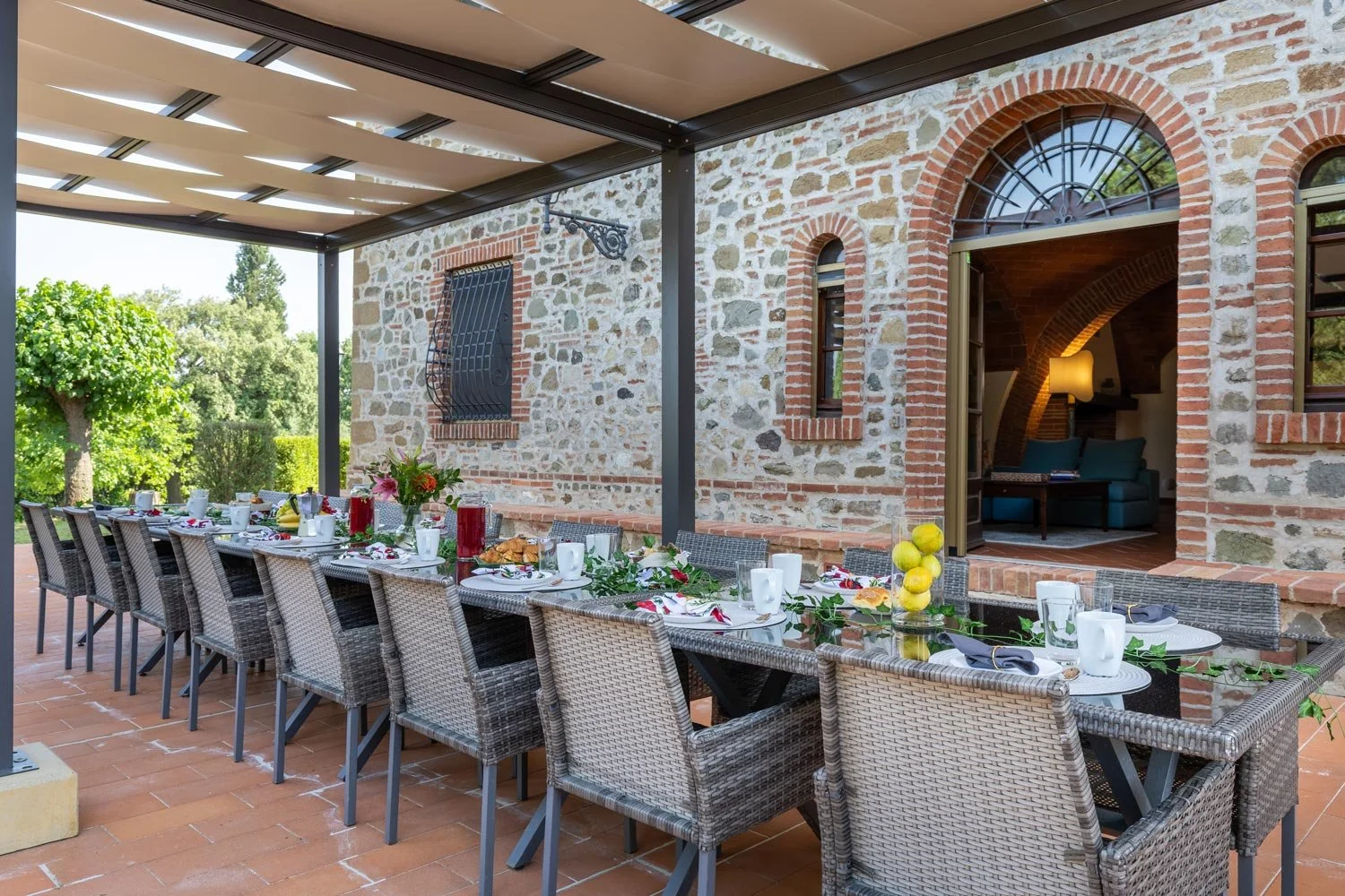Outdoor dining experience in Tuscany