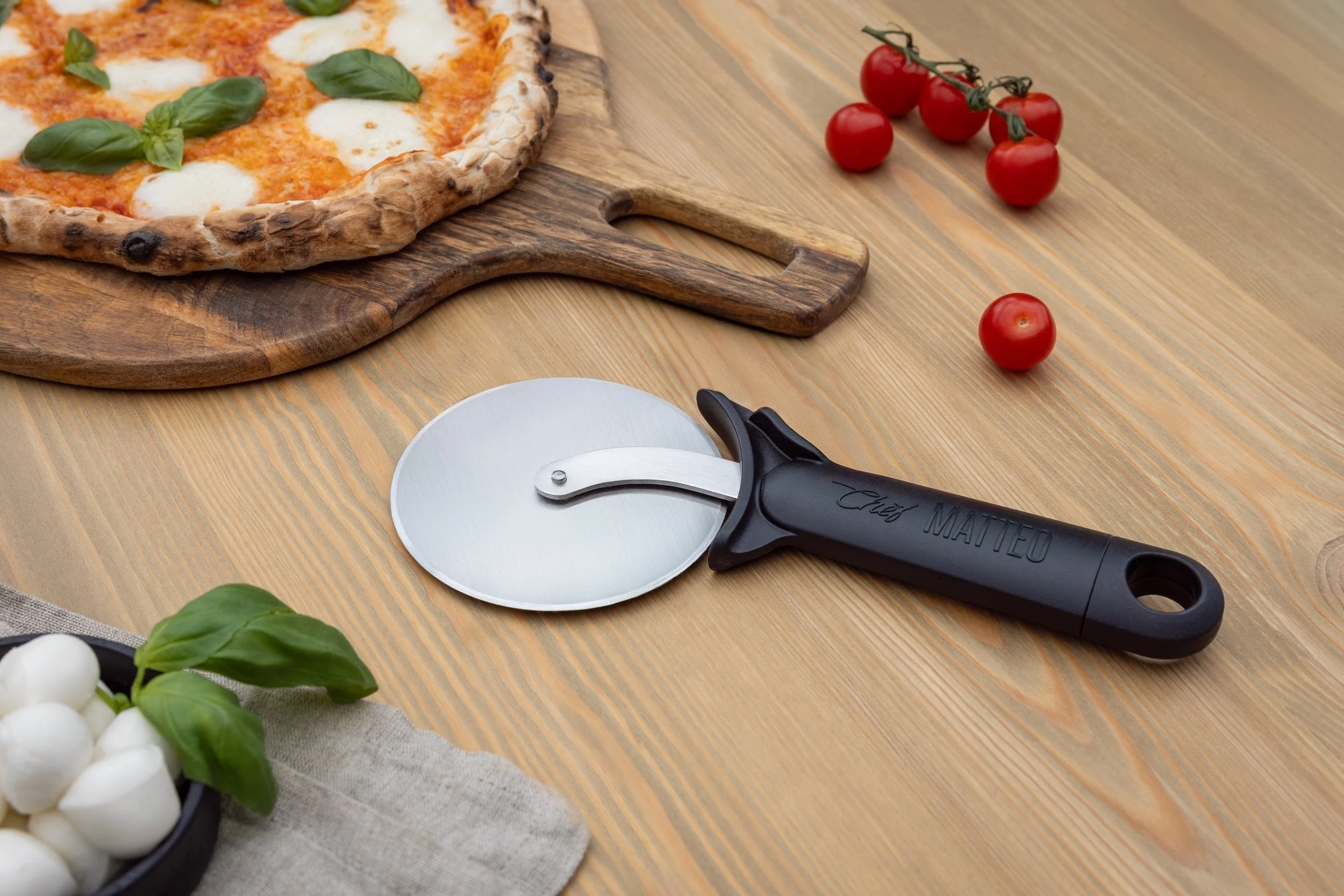 4894526090227_Des_1_Chef_Matteo_Rolling_Pizza_Cutter.jpg