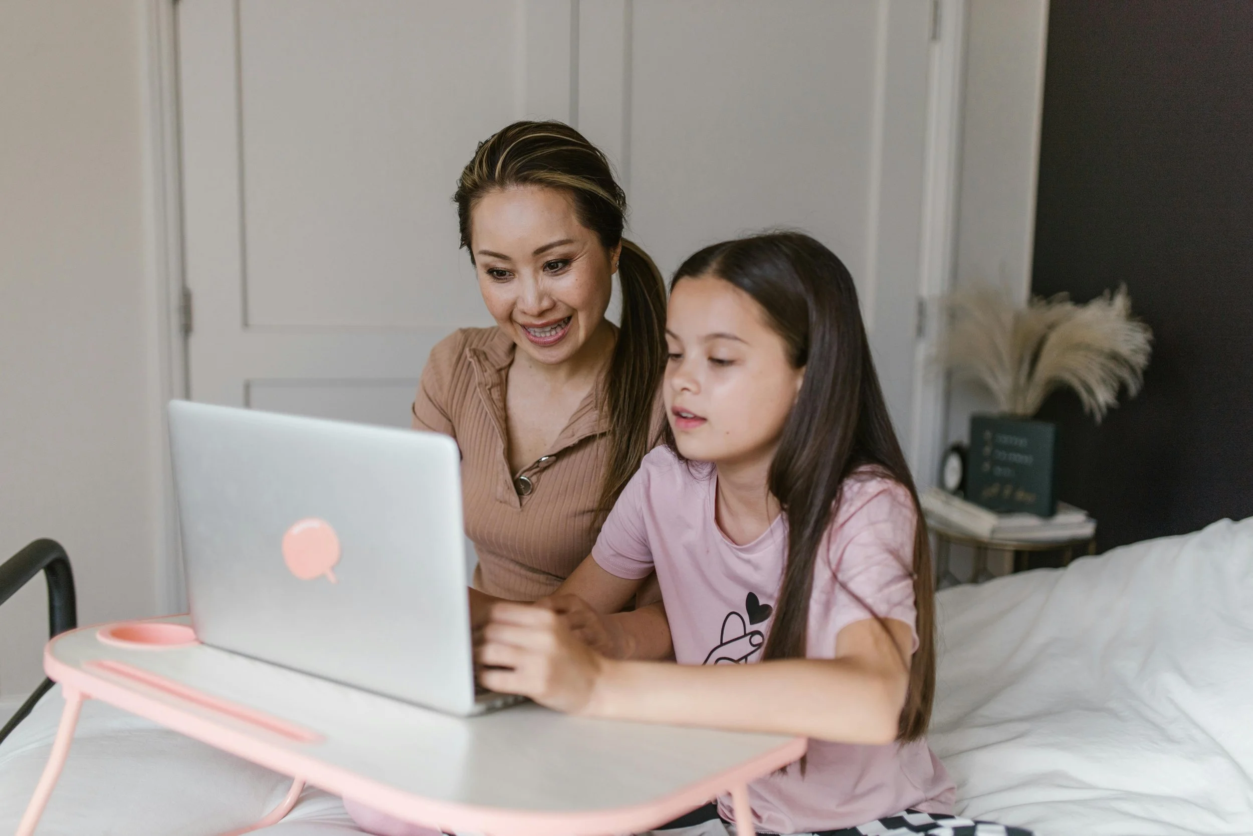 girl online tutoring