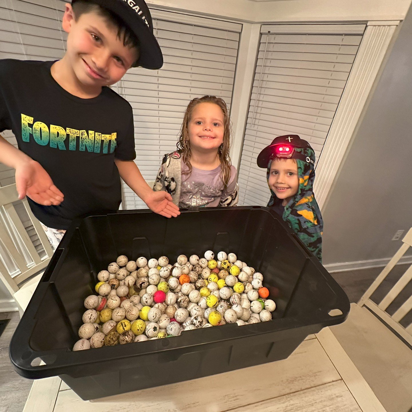 How many golf balls do you see? We guessed from 100, 300 and 1000... who will be right? #golfballhunting #golf #familygoals