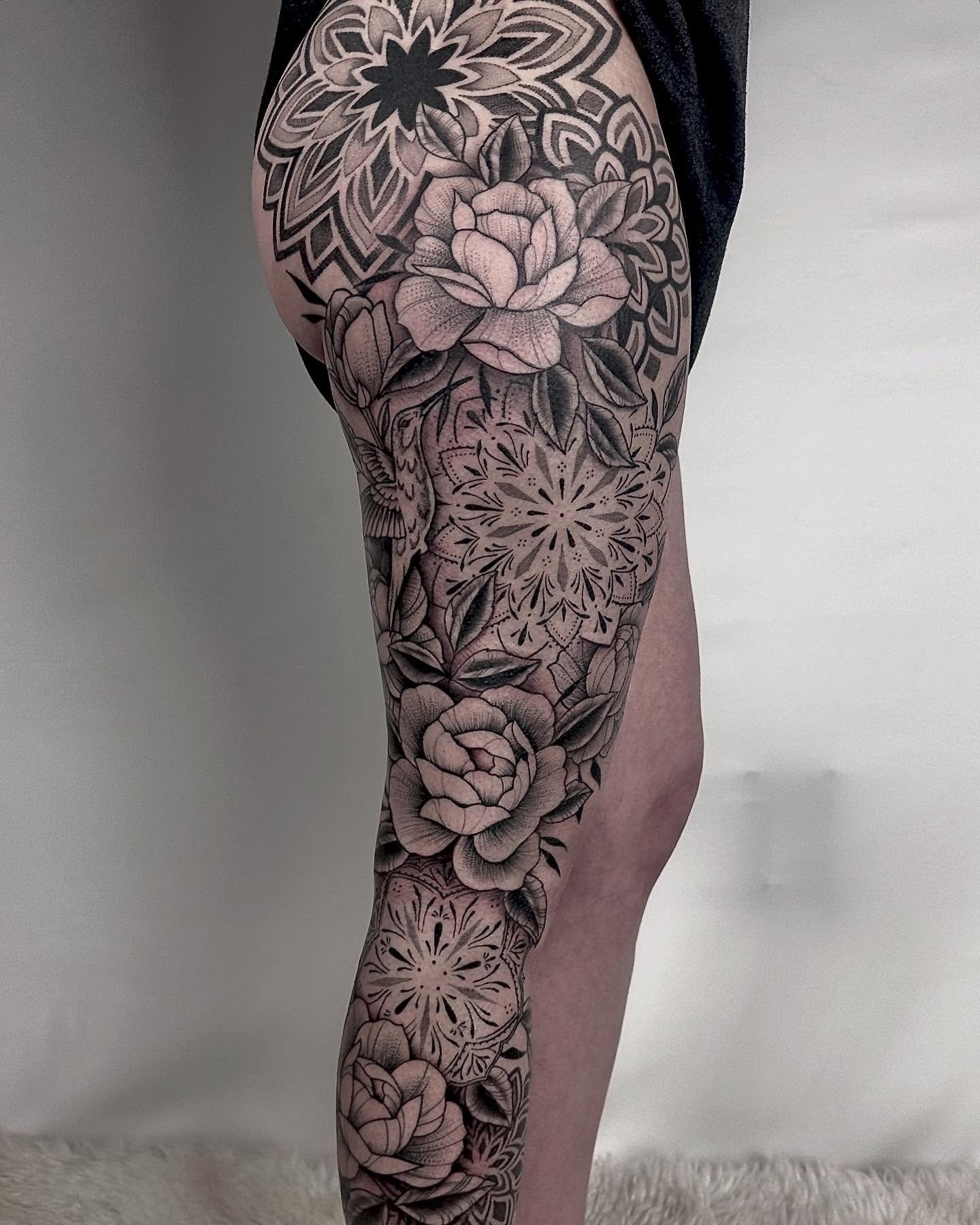 Leg sleeve for a wonderful lady🖤
Some healed, some fresh shading.