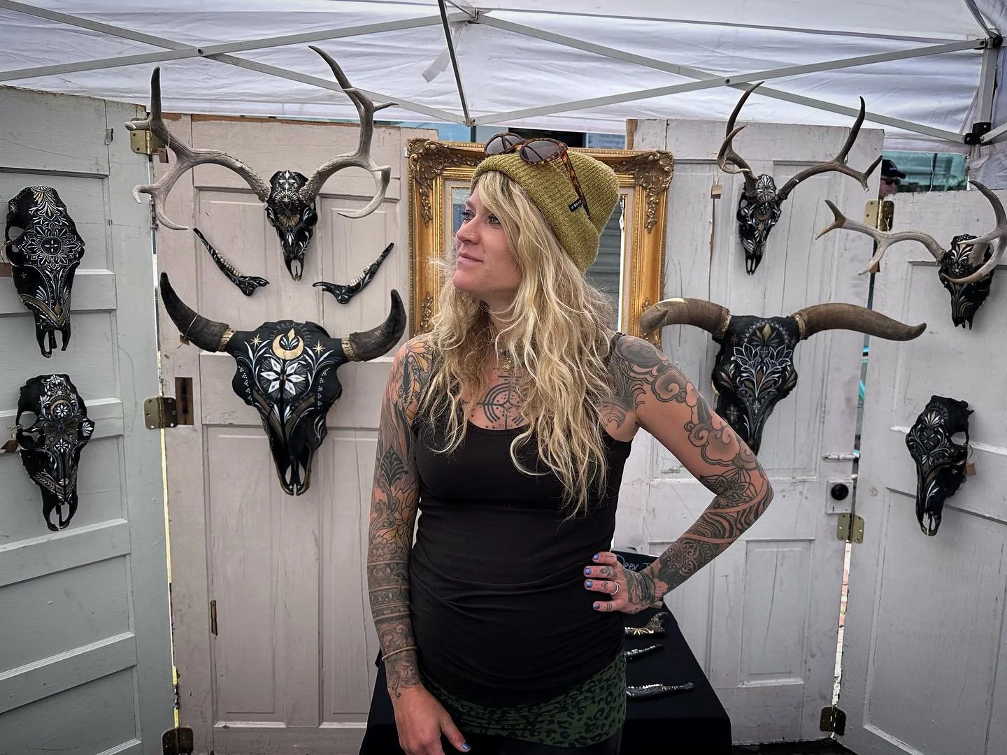 The people&rsquo;s fair in August was such a blast!I will be painting more skulls and doing commissions over the next couple months.Check out my @theartofninelives for new work. looking forward to a couple mural projects ahead!🖤🖤🖤
ALAS, I am geari