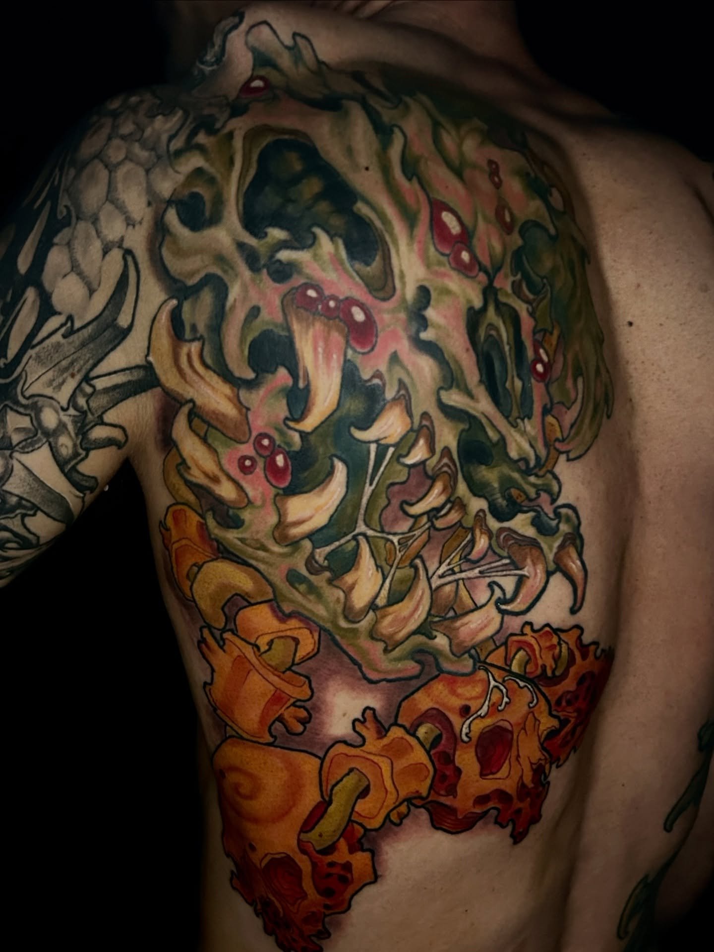 Jay and I have put a lot of work in on some real fun projects over the past 2 winters! Gap fillers to neck breathers! Black and grey as well as color. 

#dragon #skull #bodyart #coloradotattoo #crestedbuttetattoo