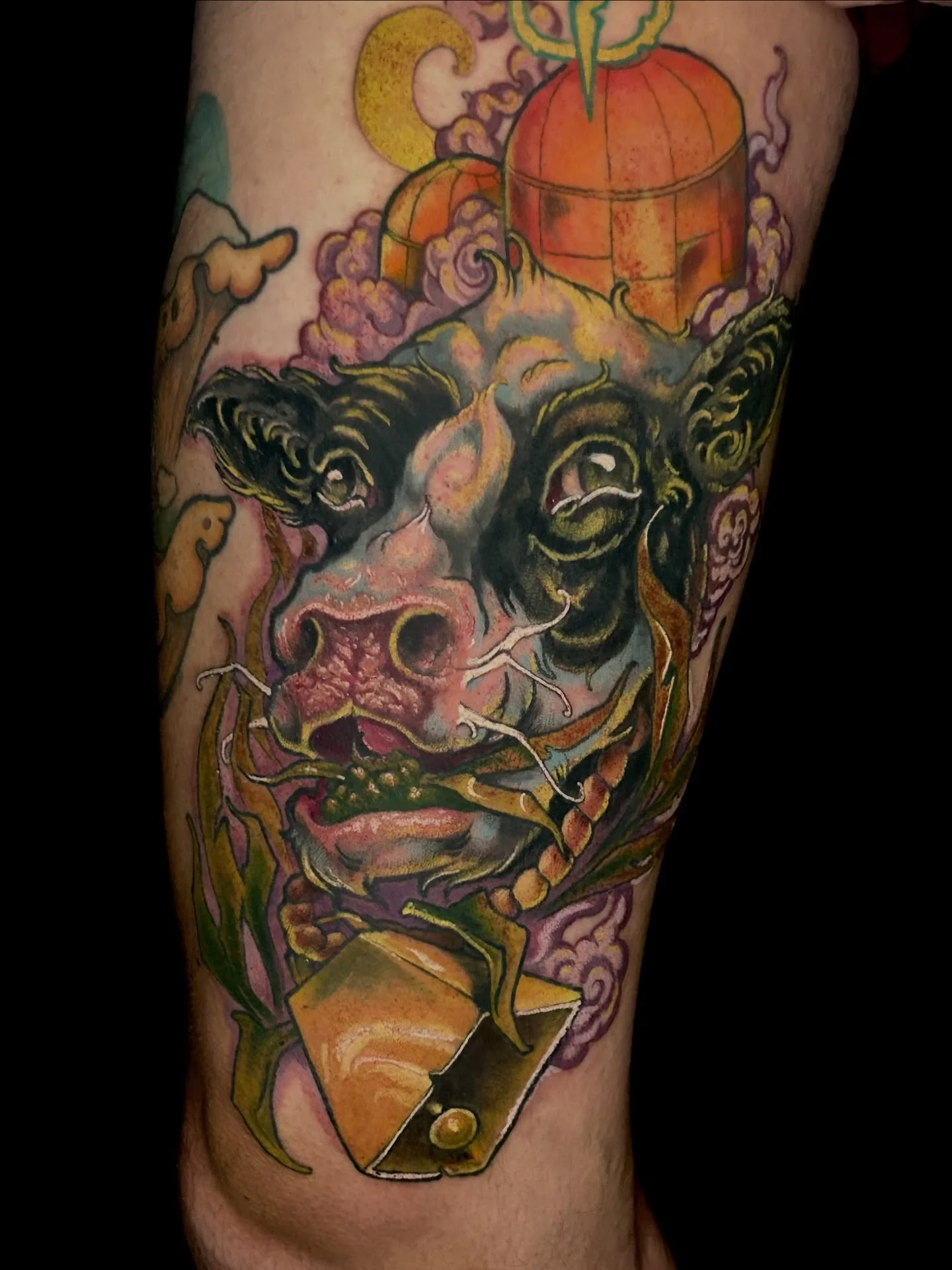 Made the final moves on this crazed grazer for my younger brother on the 8th night of Hanukkah and the saturnalia. It is an incredible gift to tattoo those close to me. And the reality of it is, we all become closer when making large pieces of art to