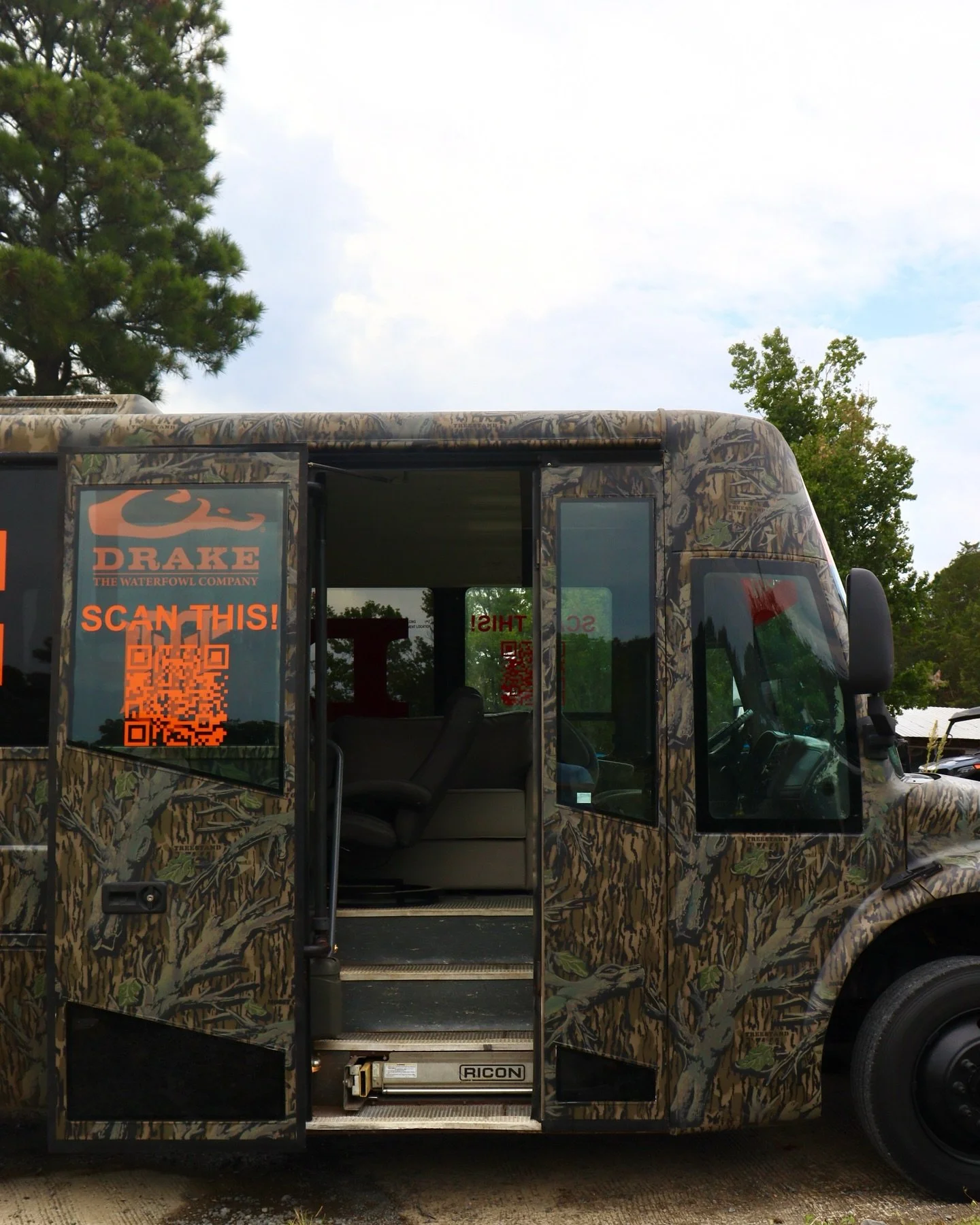 Great weekend with @tcduckclub and some awesome new friends.
🦆
🦆
🦆
@chris_lynn.601 @demerbox @audrey_wikan @drakewaterfowl @bsm_custom_camo @tailracecamo @cgestencils @