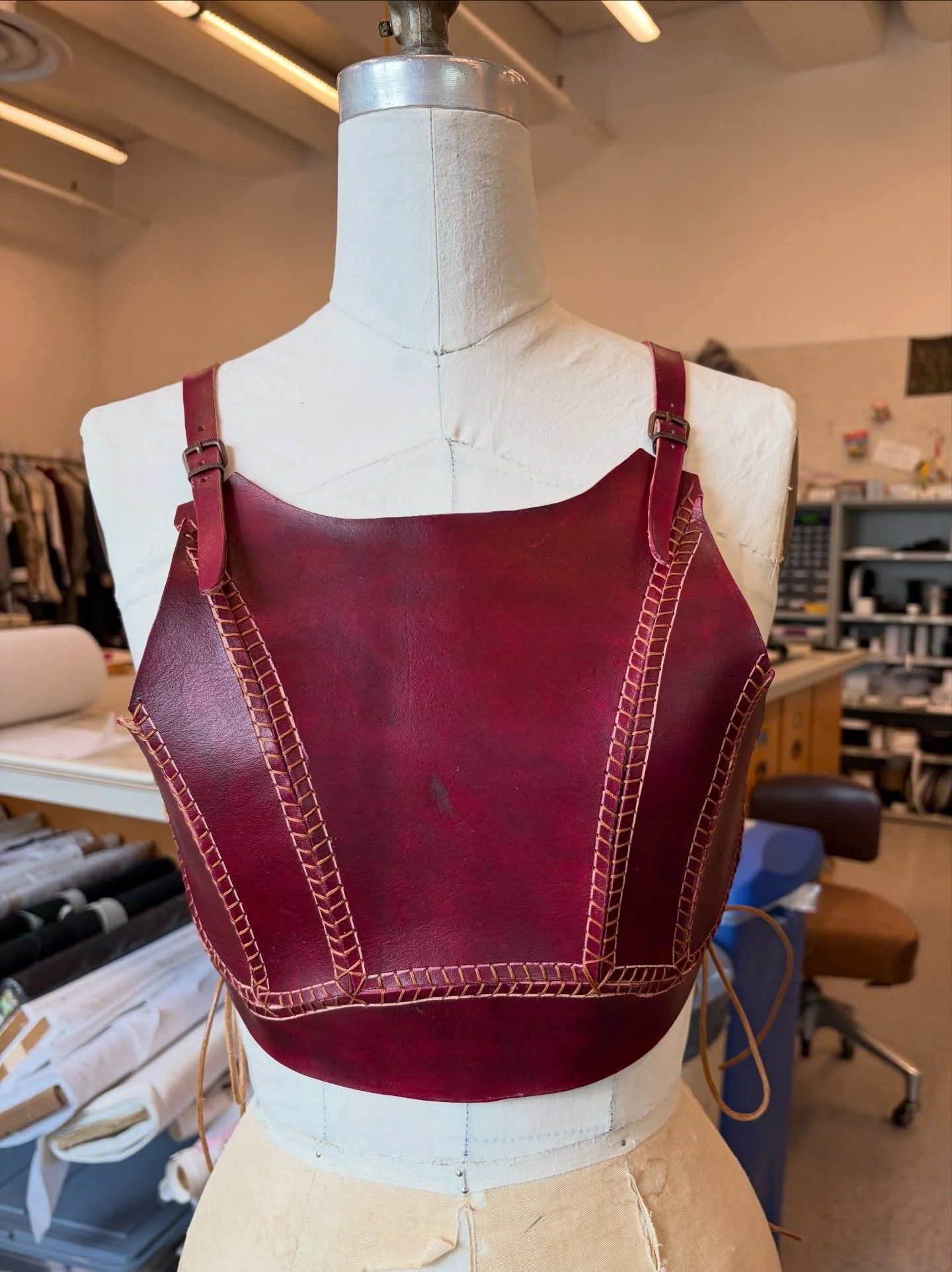 Leather armor chest plate for costume crafts class!! I have wanted to try leather craft and this was a pretty good first try I think :) Definitely learned a lot about using new tools like a stitch groover, stitch chisel and burnisher. I used some lef