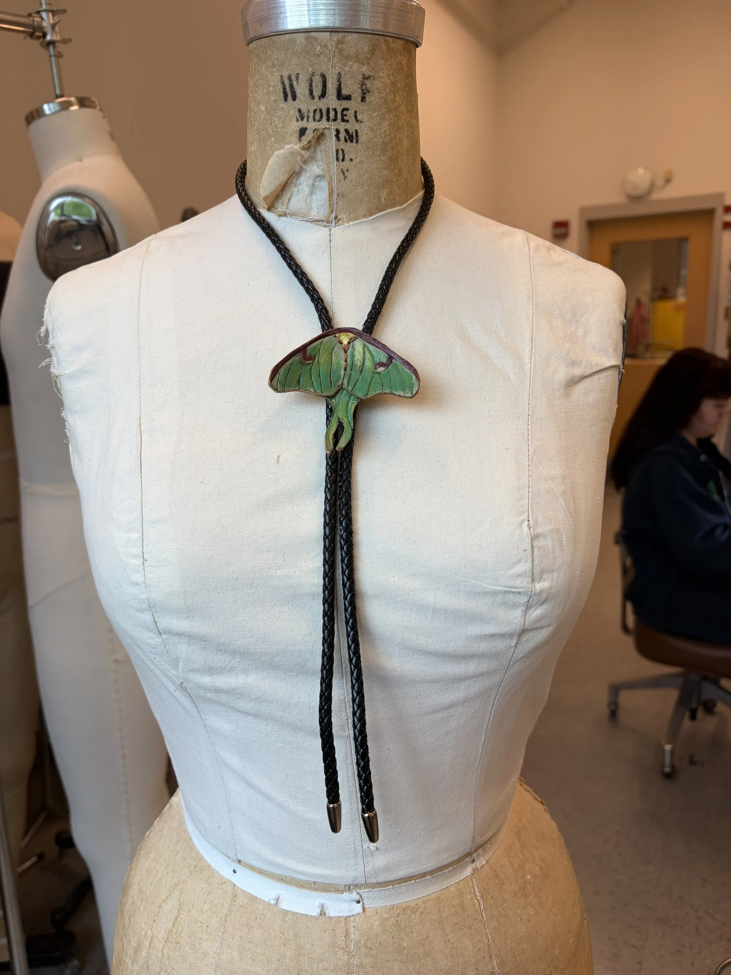 LEATHER MOTH ACCESSORY SET