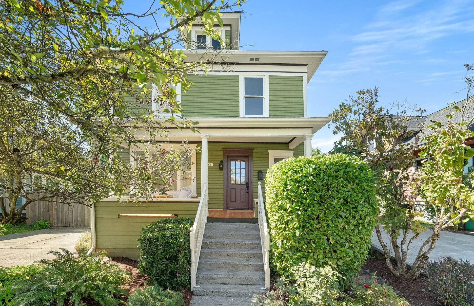 this is a much more grown-up version of the home we rented for 5+ years when we first moved to portland. it's also on the same street, which is kinda cute. anyway, i'd love to show it to you and tell you all about the neighborhood and fun facts about