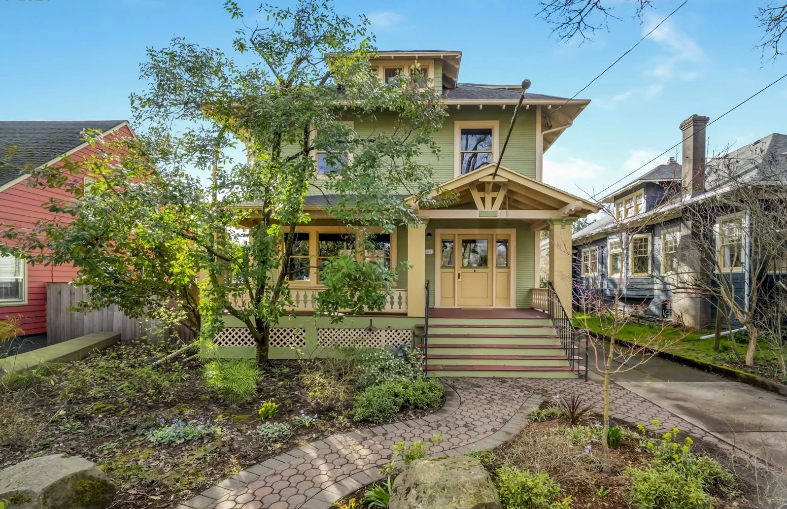 if portland were a house, this would be it. 

1911 Irvington Craftsman on a quiet street in one of Portland's most storied and historic neighborhoods. Original craftsman charm with fir, unpainted moldings, high ceilings and large wood windows. Update