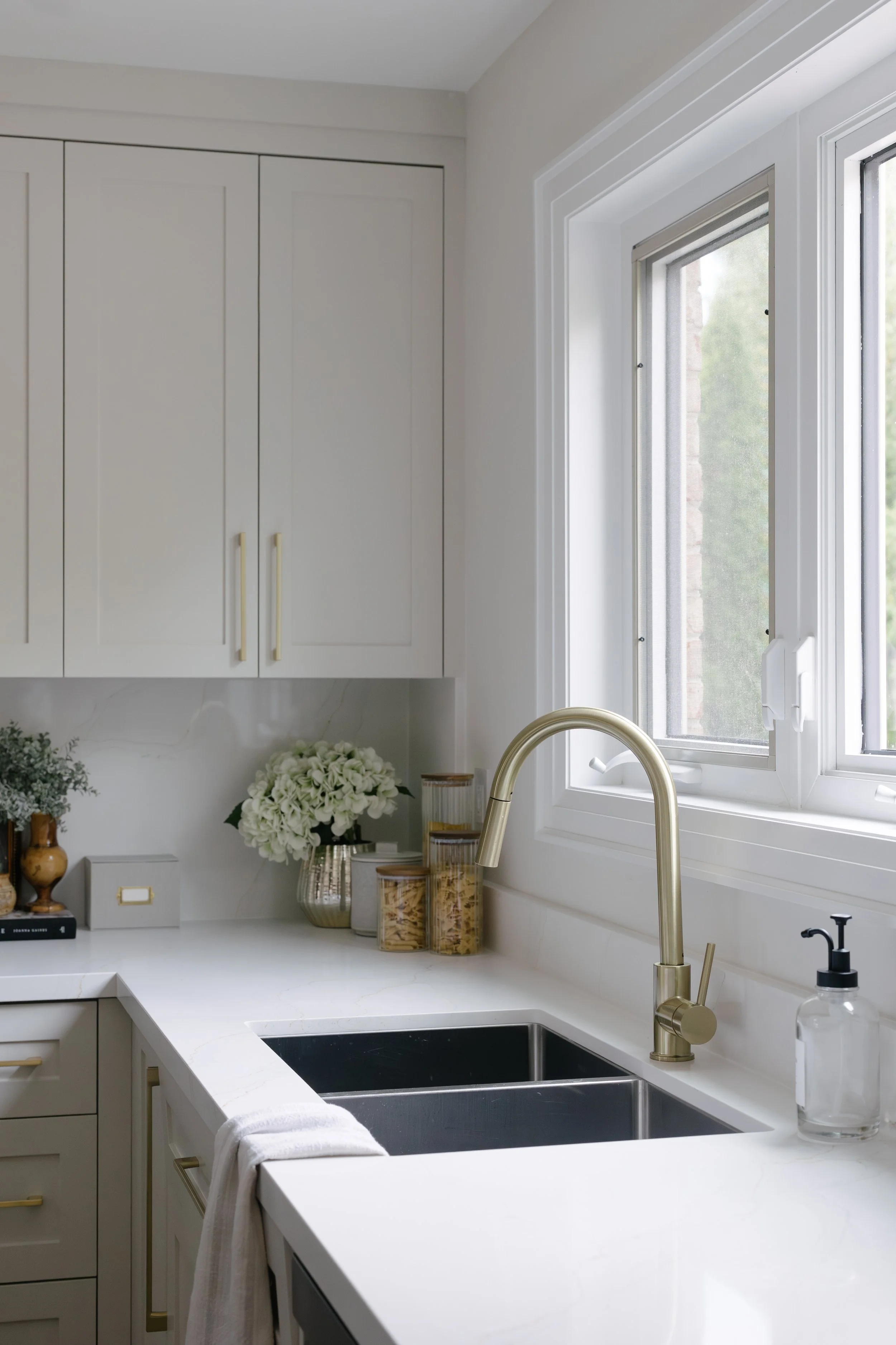 Transitional Kitchen Interior Design in Toronto
