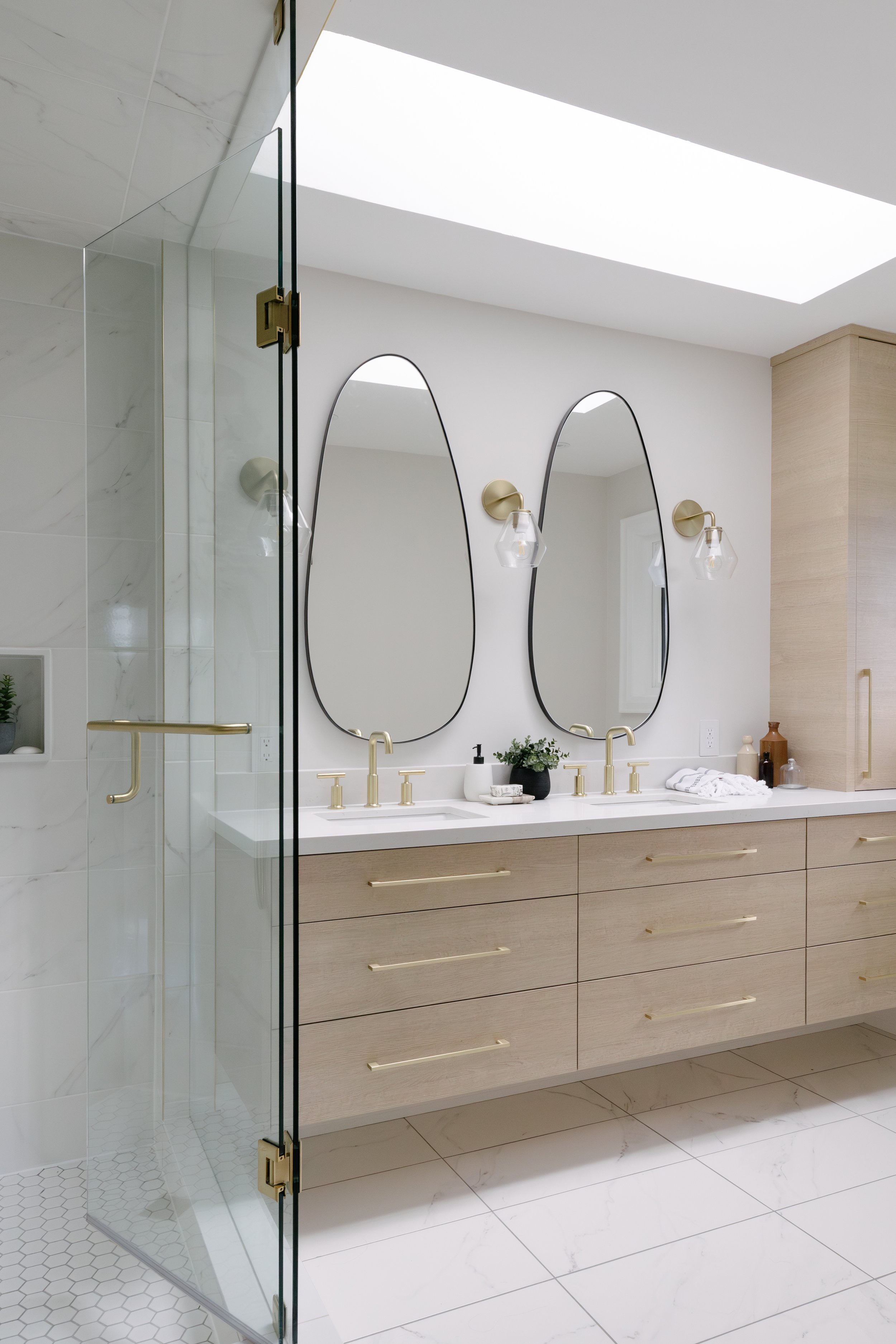 Warm Modern Bathroom Interior Design in the GTA