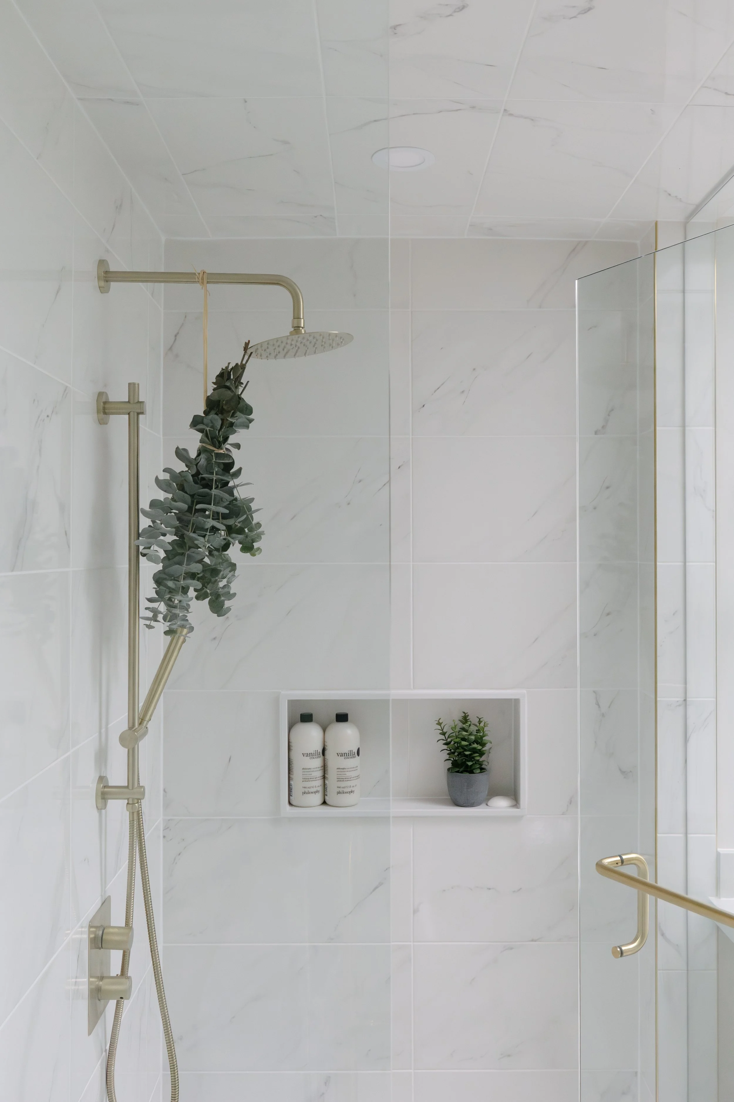 Modern Bathroom Interior Design in Toronto