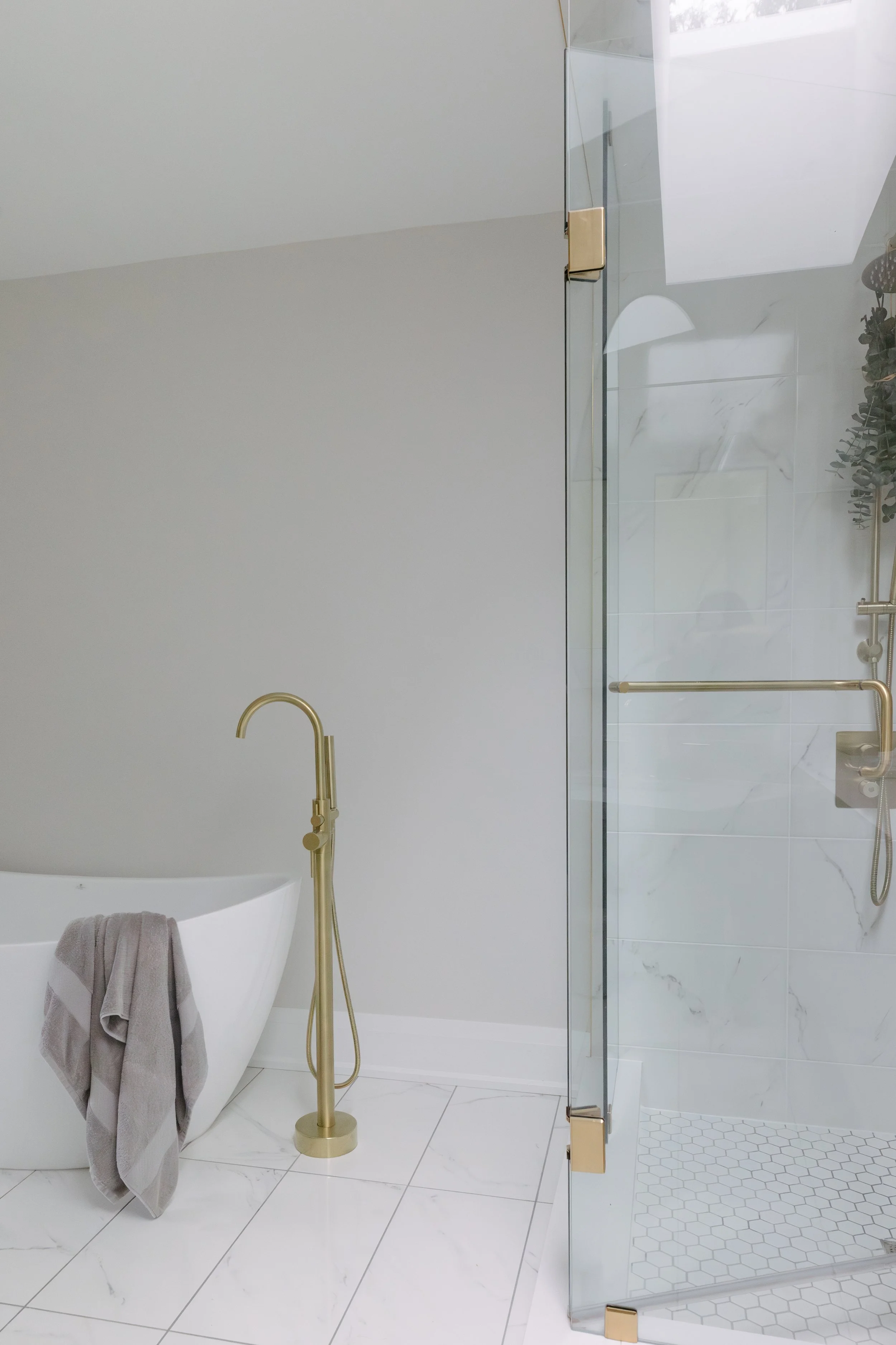 Warm Modern Bathroom Design in the GTA
