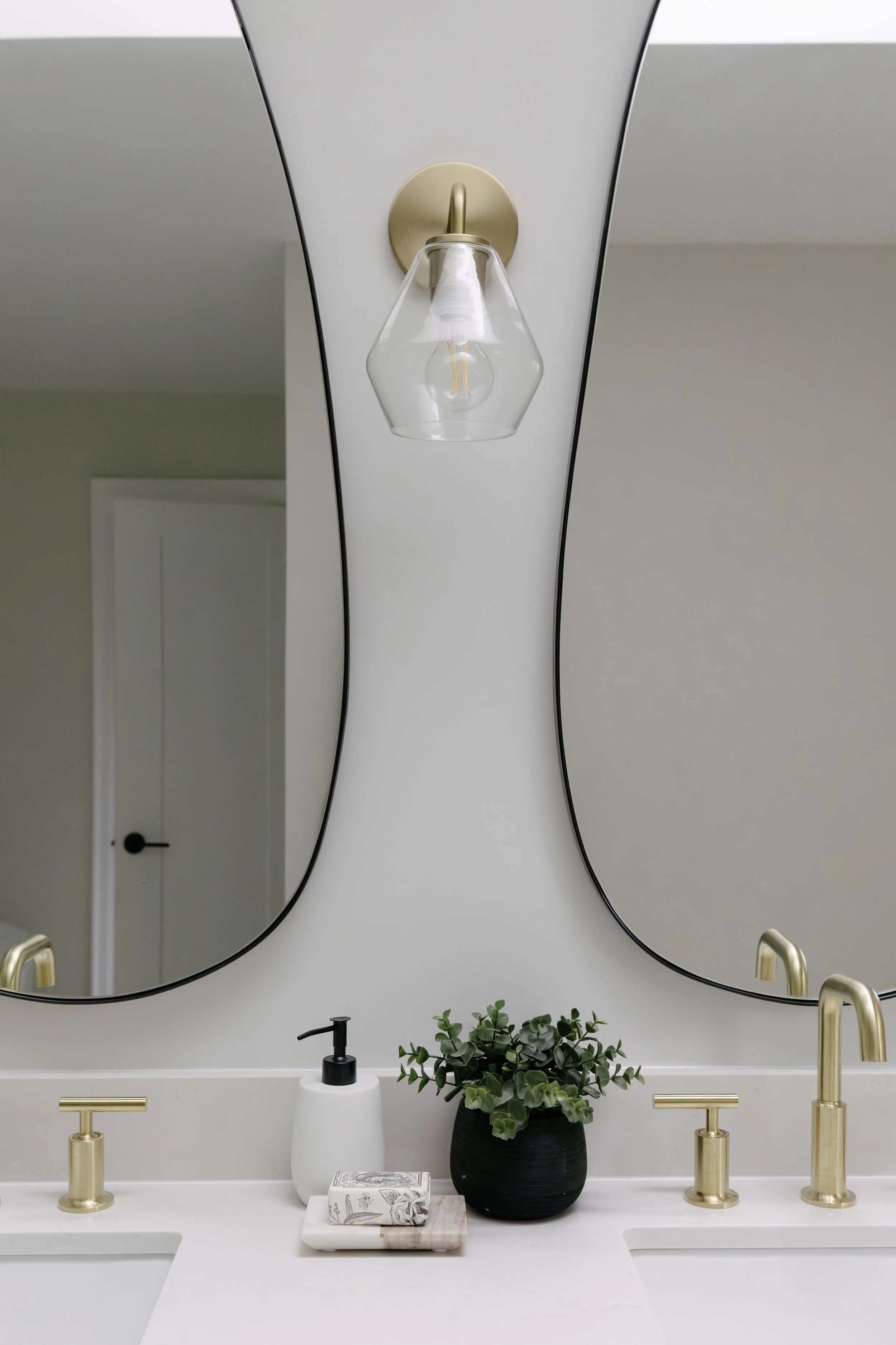 Full Service Furnishings in Toronto
