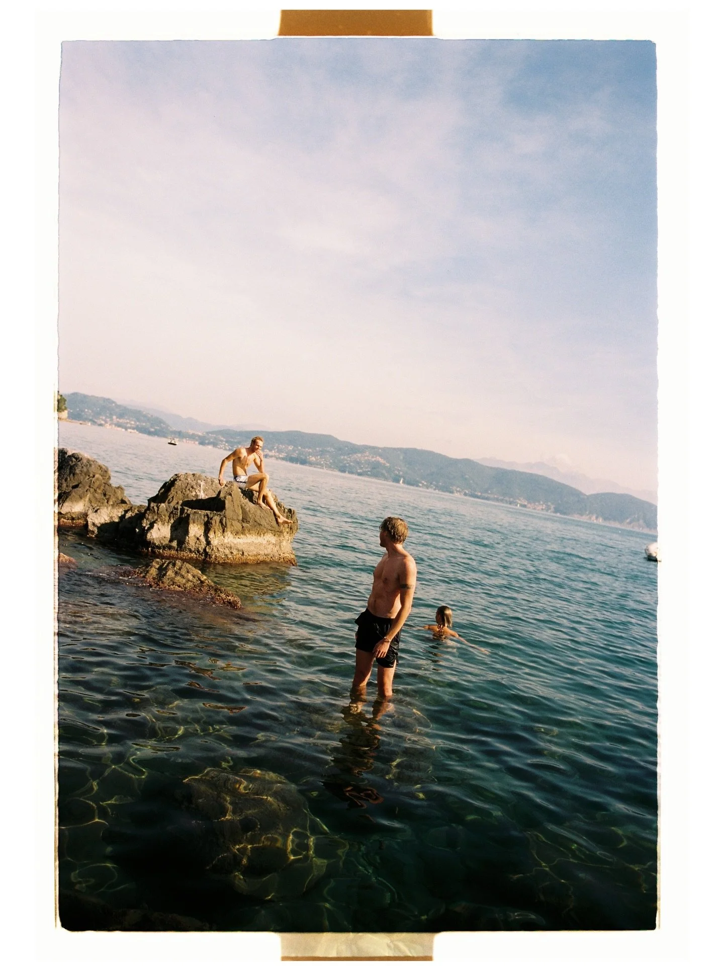 Wherever you go, there you are.  Happy Holidays.
#roadtrip #exploration #travel #leicacamera