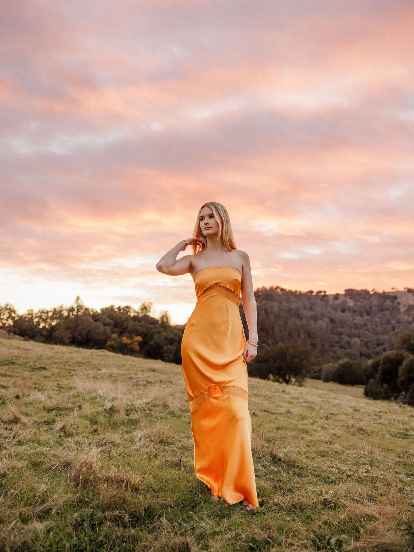 It&rsquo;s coming into earthy senior portrait season. Sr szn is year round for me but coming up will be all my &ldquo;wild child&rdquo; earthy shoots when we hike in, frolic about and go adventuring. @violettebell.bozz and I also stuck around for tha