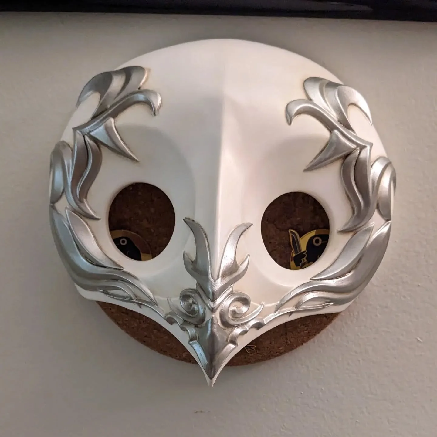 It's not a big thing, but finally got around to painting my Elpis mask from FFXIV that I bought 8 months ago.  Not sure if I'm going to make the rest the costume, but it makes me happy just having it hanging on the wall.

Model/Resin cast by @thedang