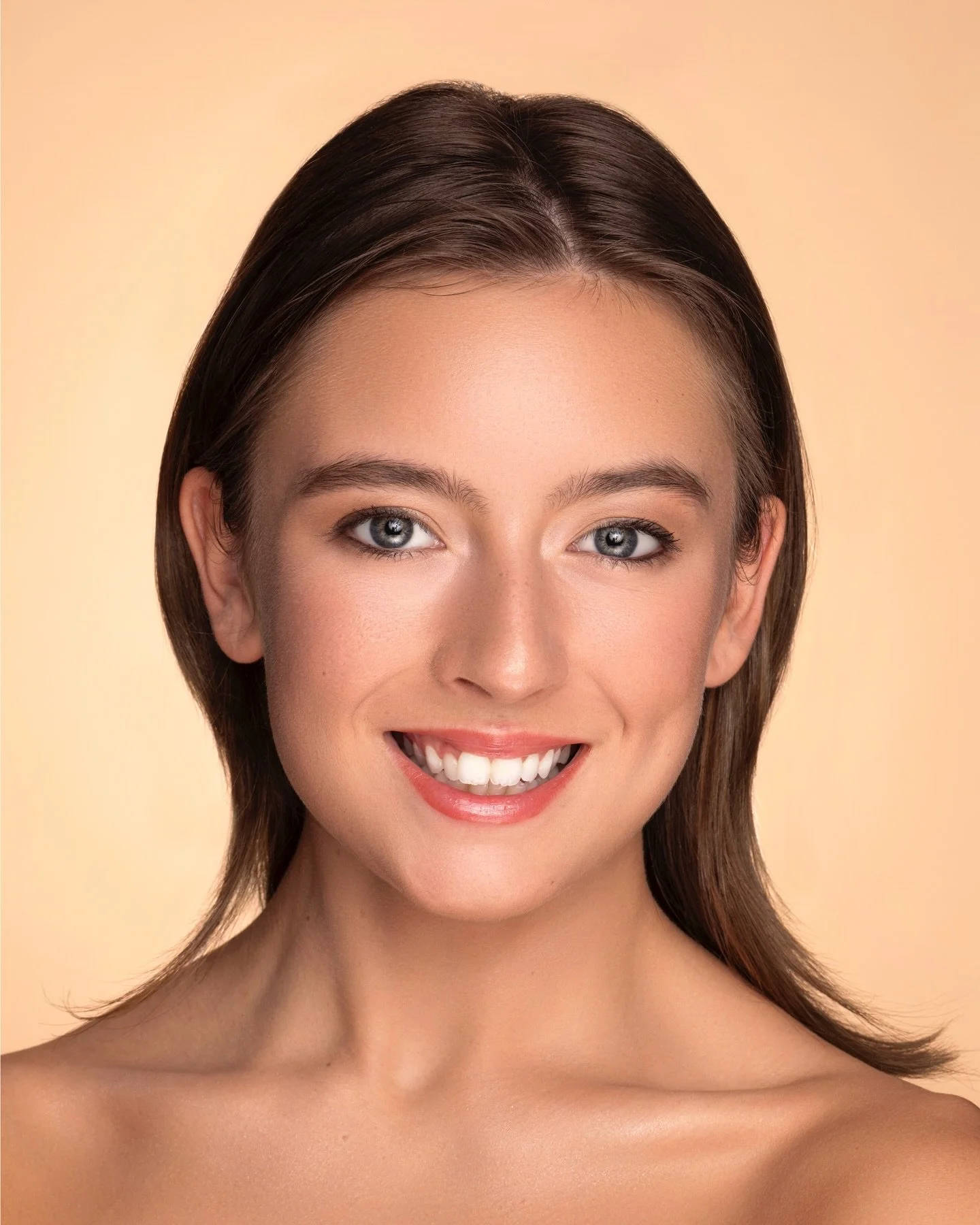 Clean beauty with a pop of color 🧡 

Model: @audreykjones 
Agency: @clickatl 
Makeup: @caitlin01011937 @imaatl 

#beautyphotoshoot #atlantaphotography #atlantamua #atlantamodels