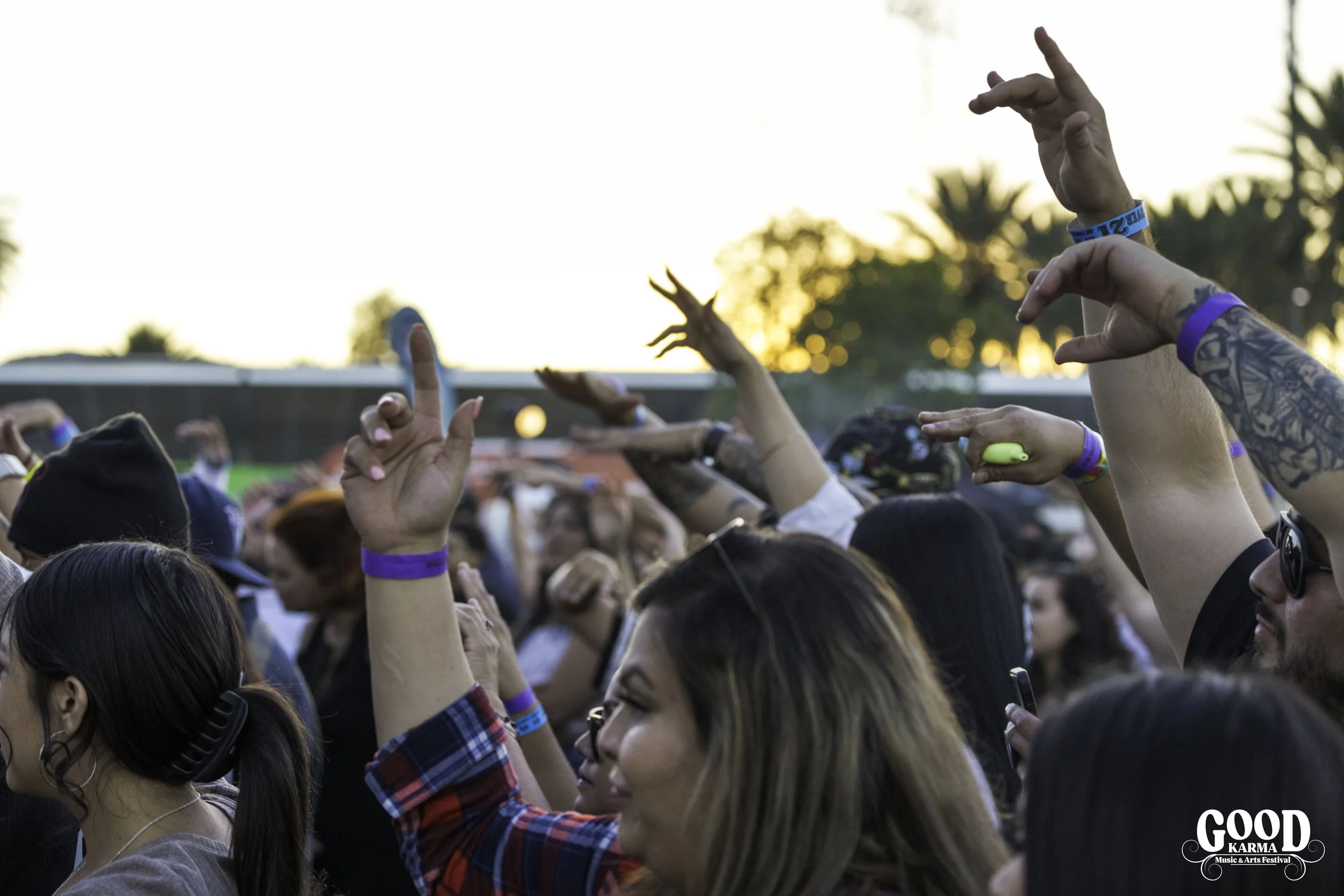 crowd_02.jpg
