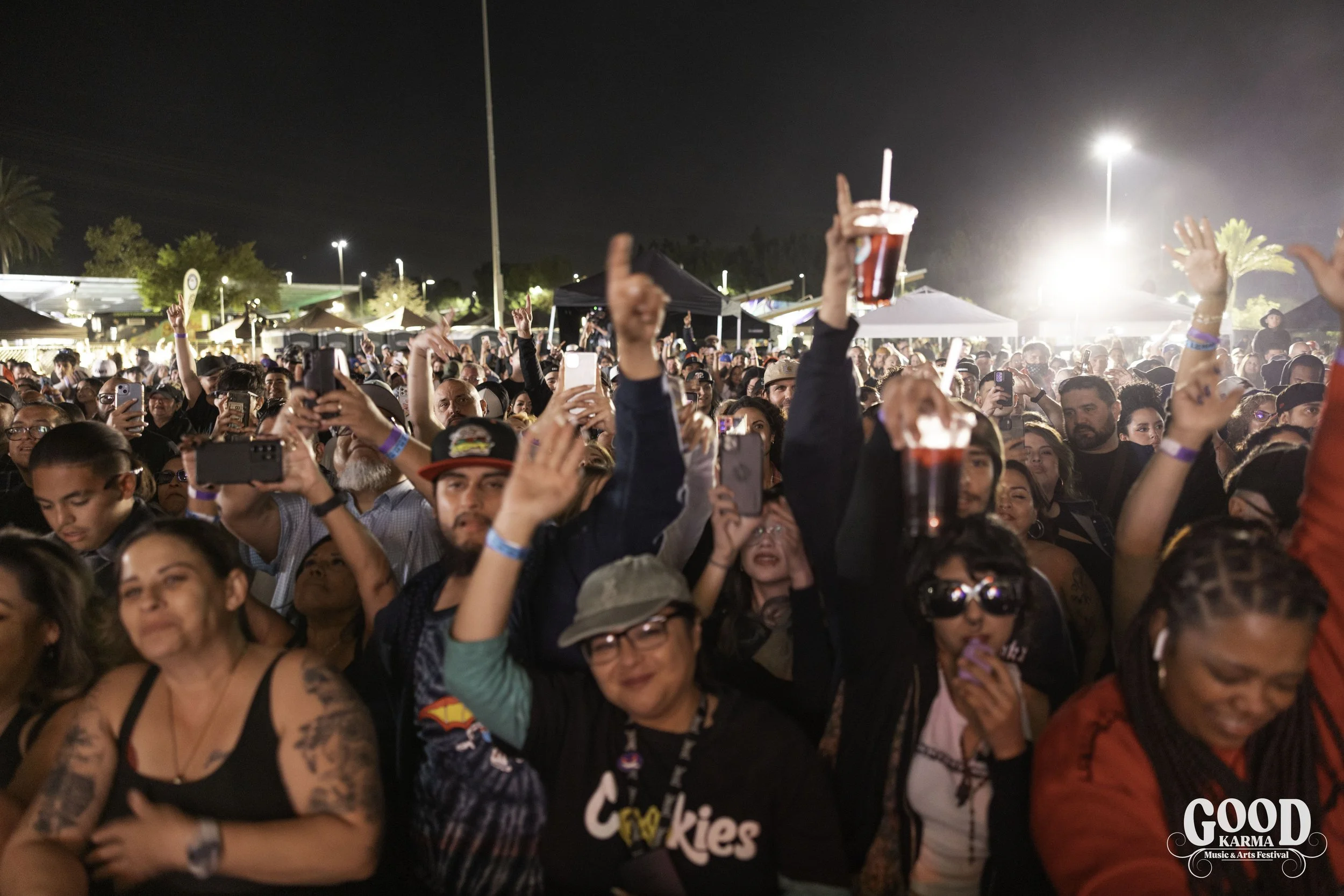 crowd_03.jpg