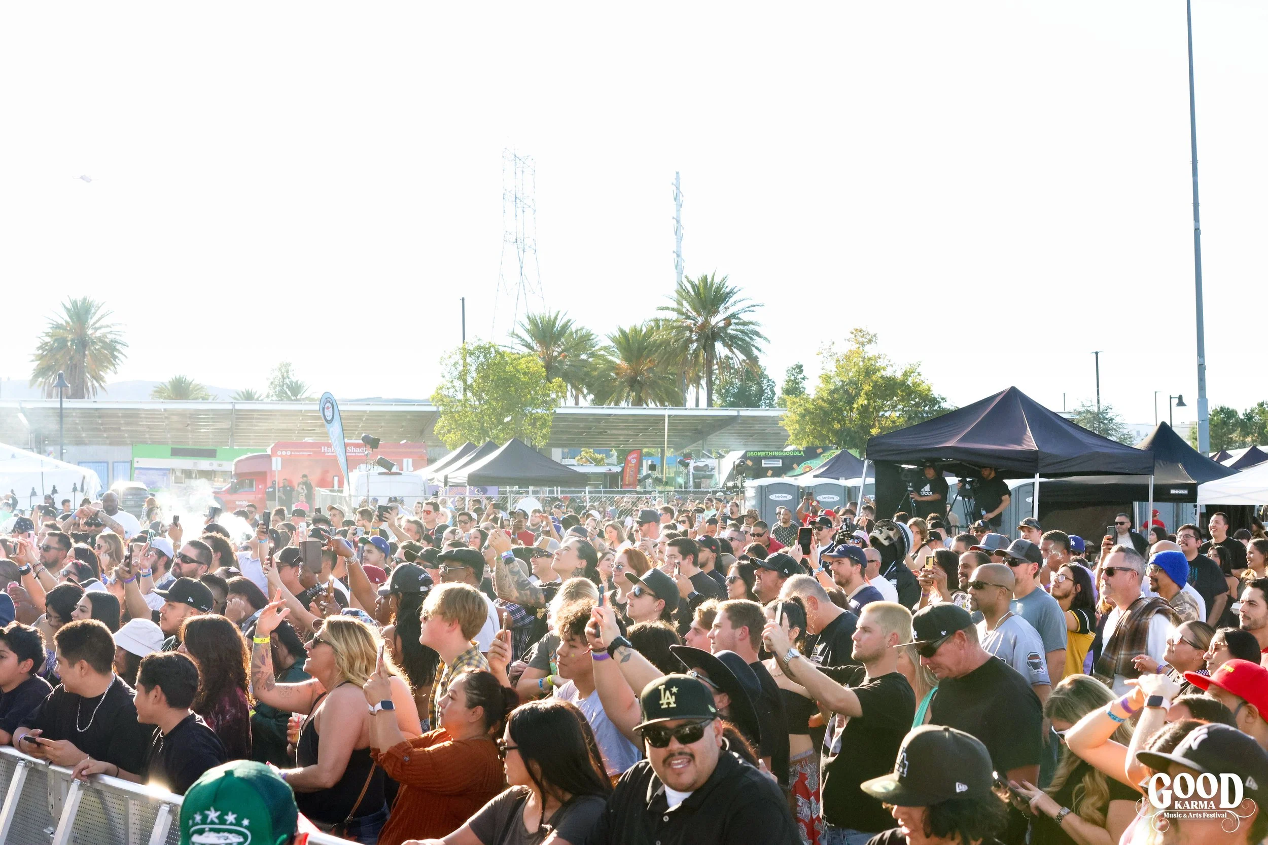 crowd_01.jpg