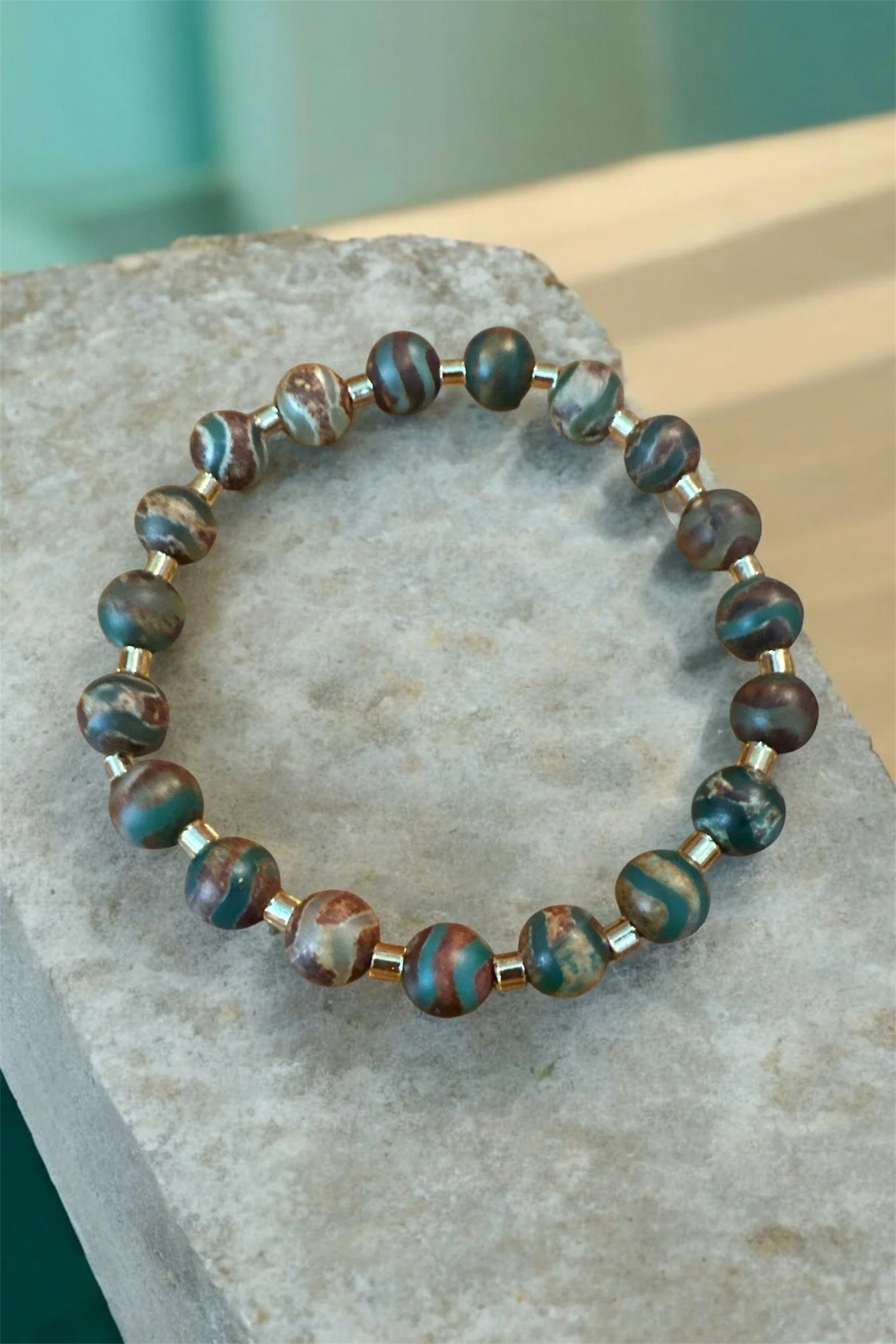 Dzi Green Wave w Gold Accents  8MM