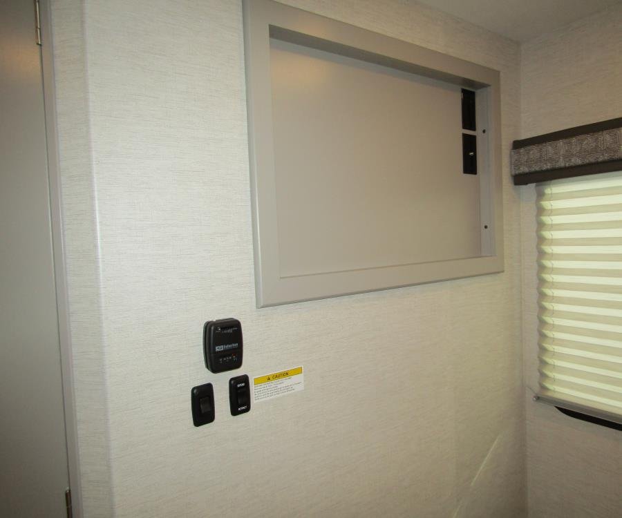fn209054-19-main.jpg
