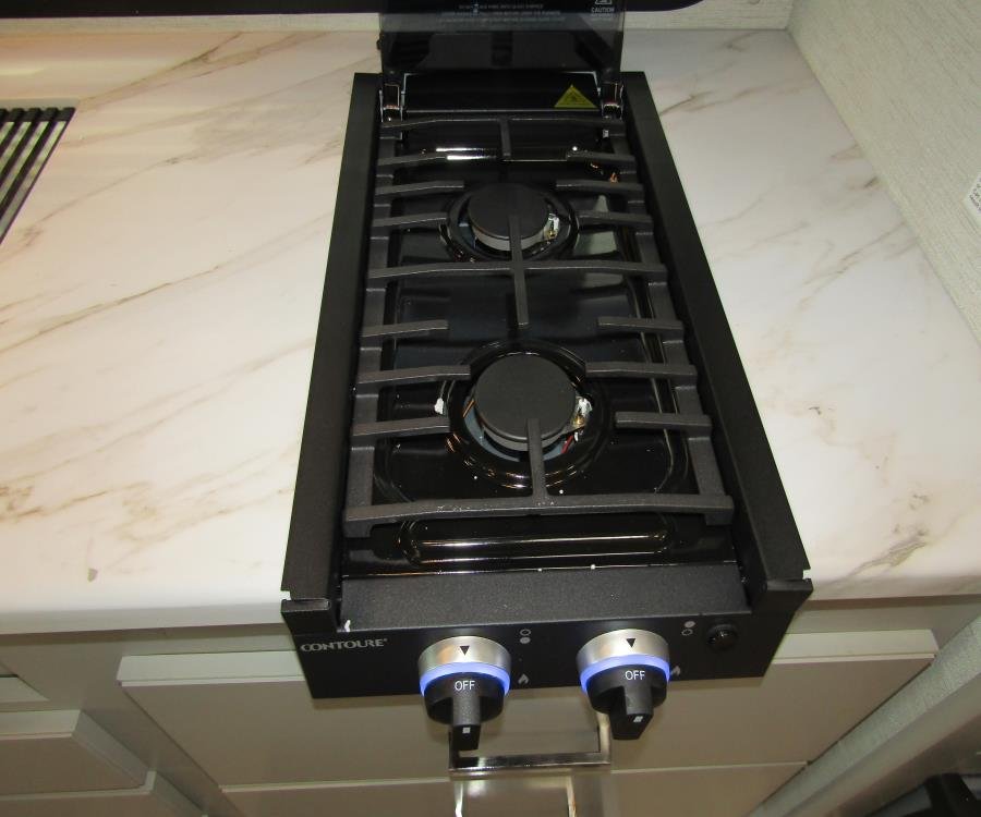 fn209054-09-main.jpg