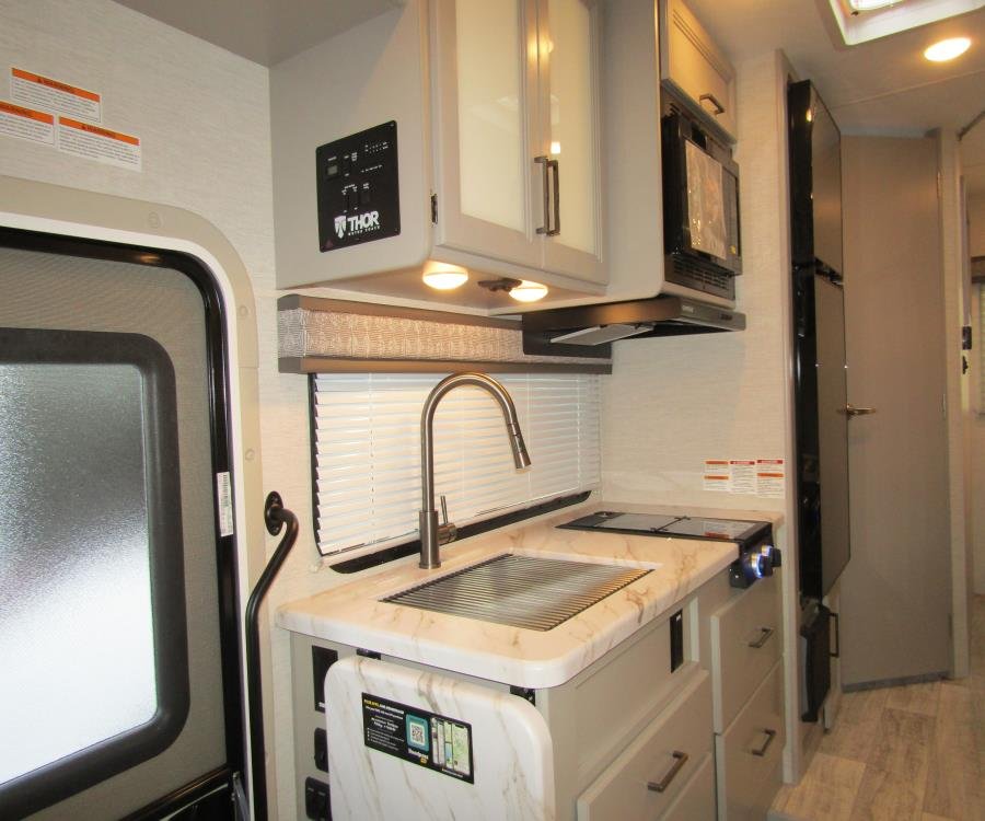 fn209054-06-main.jpg