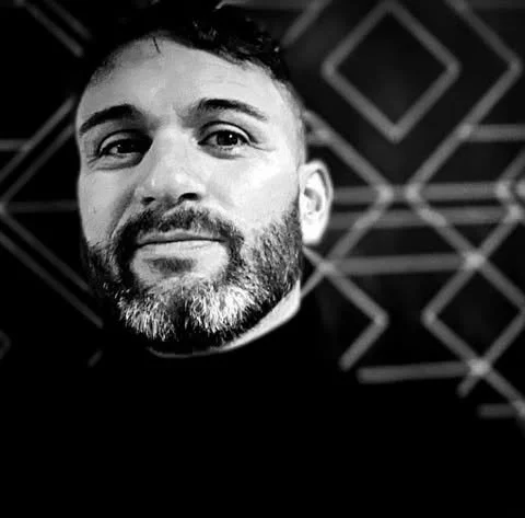 Devis Hard Photo.jpg