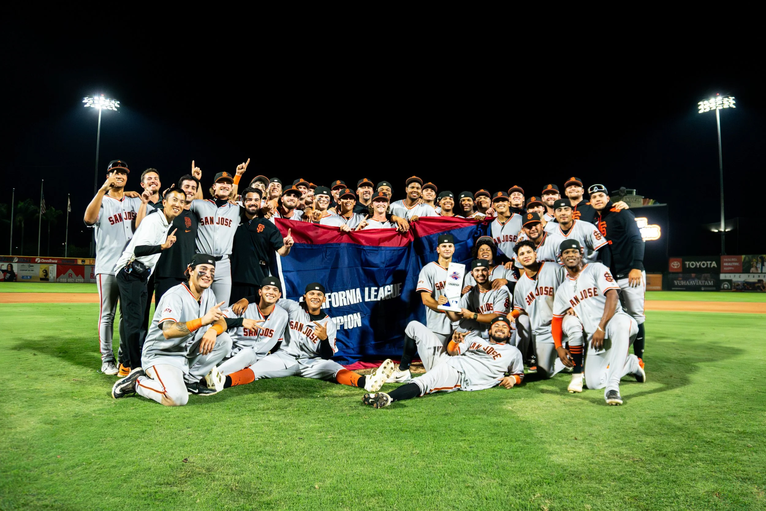 Team Photo 01.jpg