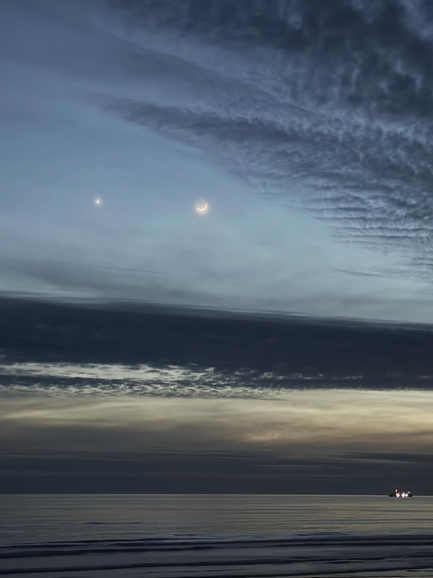 The Moon 🌙 and Venus 🌕 above the magical ocean 🌊. As someone with moon, Venus, and rising signs all in water signs, being near the water to witness this felt magical.  When I drop into Yoga Nidra, I feel everything melt and merge into the ocean of