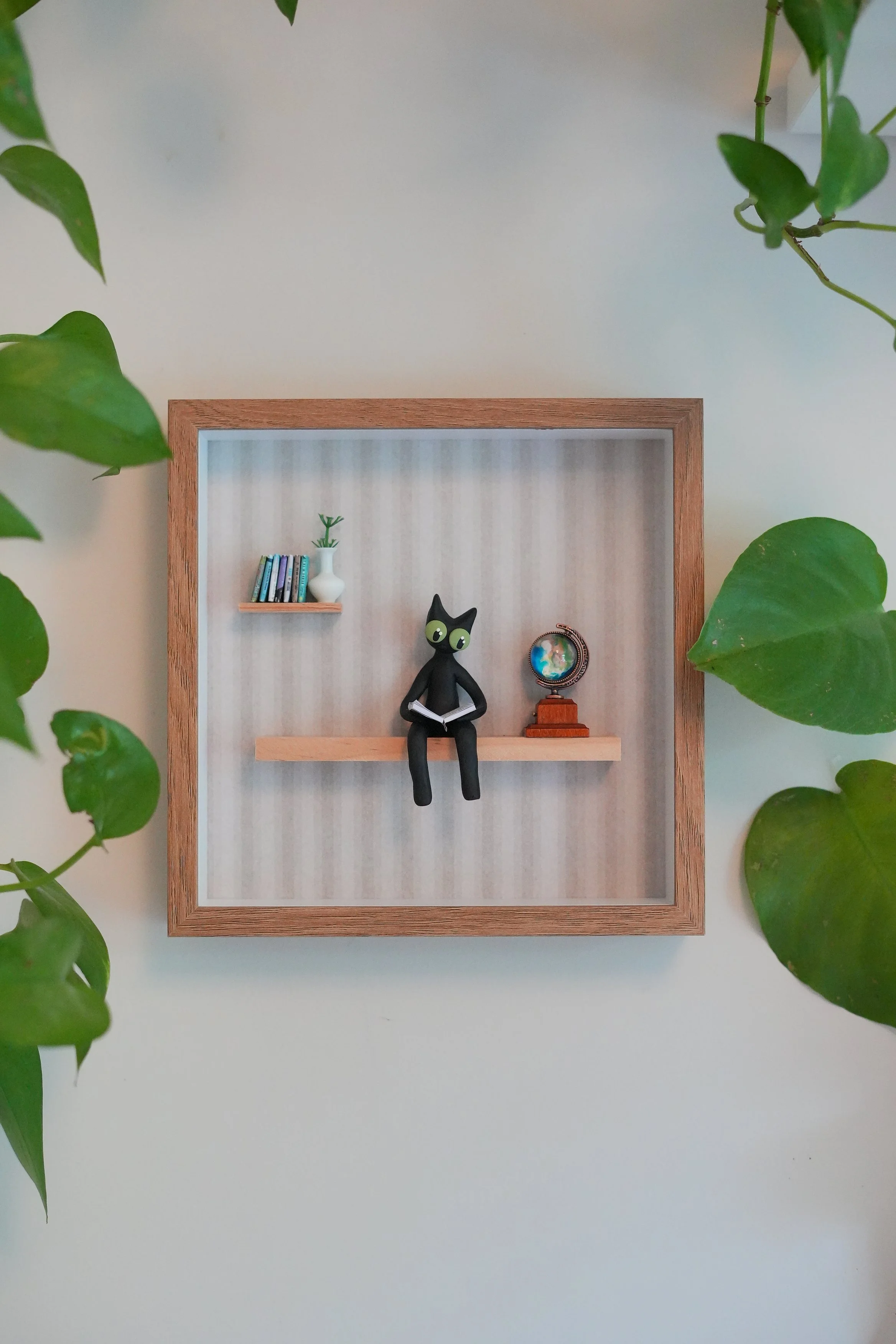 Things to do in Portland, Oregon. Local artist. Unique cat art. Diorama art. Tiana Lenos. Portland Saturday Market. Tiana's Clay. Kiwi the cat. Custom pet art. Cat lover gift. miniatures. 