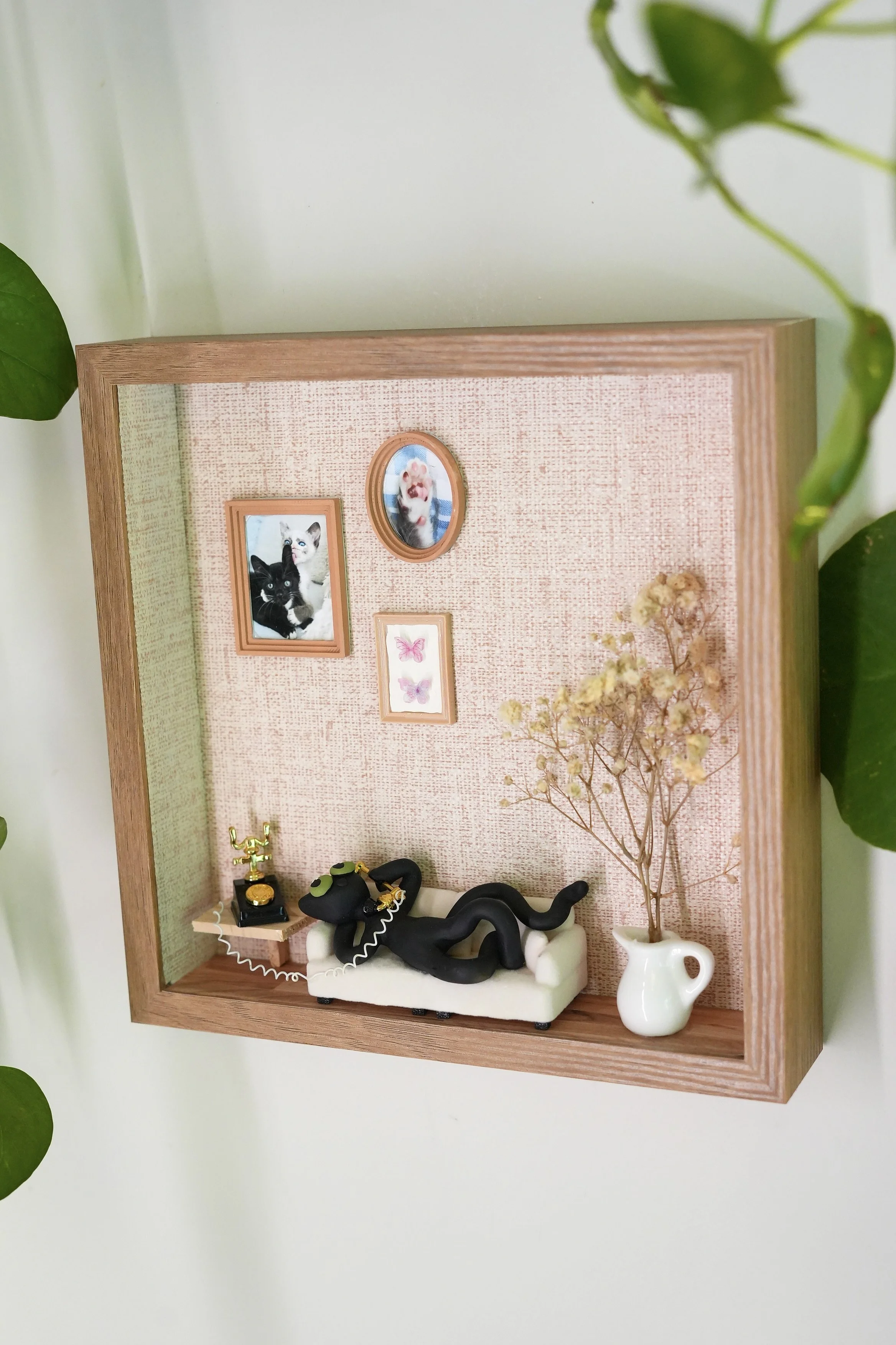 Things to do in Portland, Oregon. Local artist. Unique cat art. Diorama art. Tiana Lenos. Portland Saturday Market. Tiana's Clay. Kiwi the cat. Custom pet art. Cat lover gift. miniatures. 