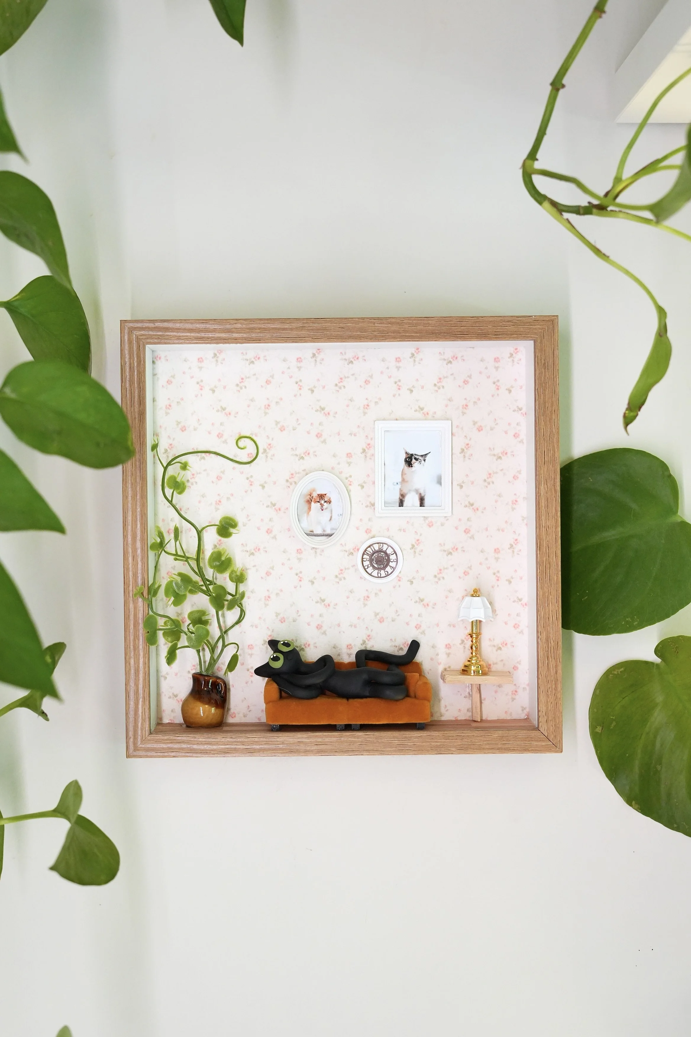Things to do in Portland, Oregon. Local artist. Unique cat art. Diorama art. Tiana Lenos. Portland Saturday Market. Tiana's Clay. Kiwi the cat. Custom pet art. Cat lover gift. miniatures. 