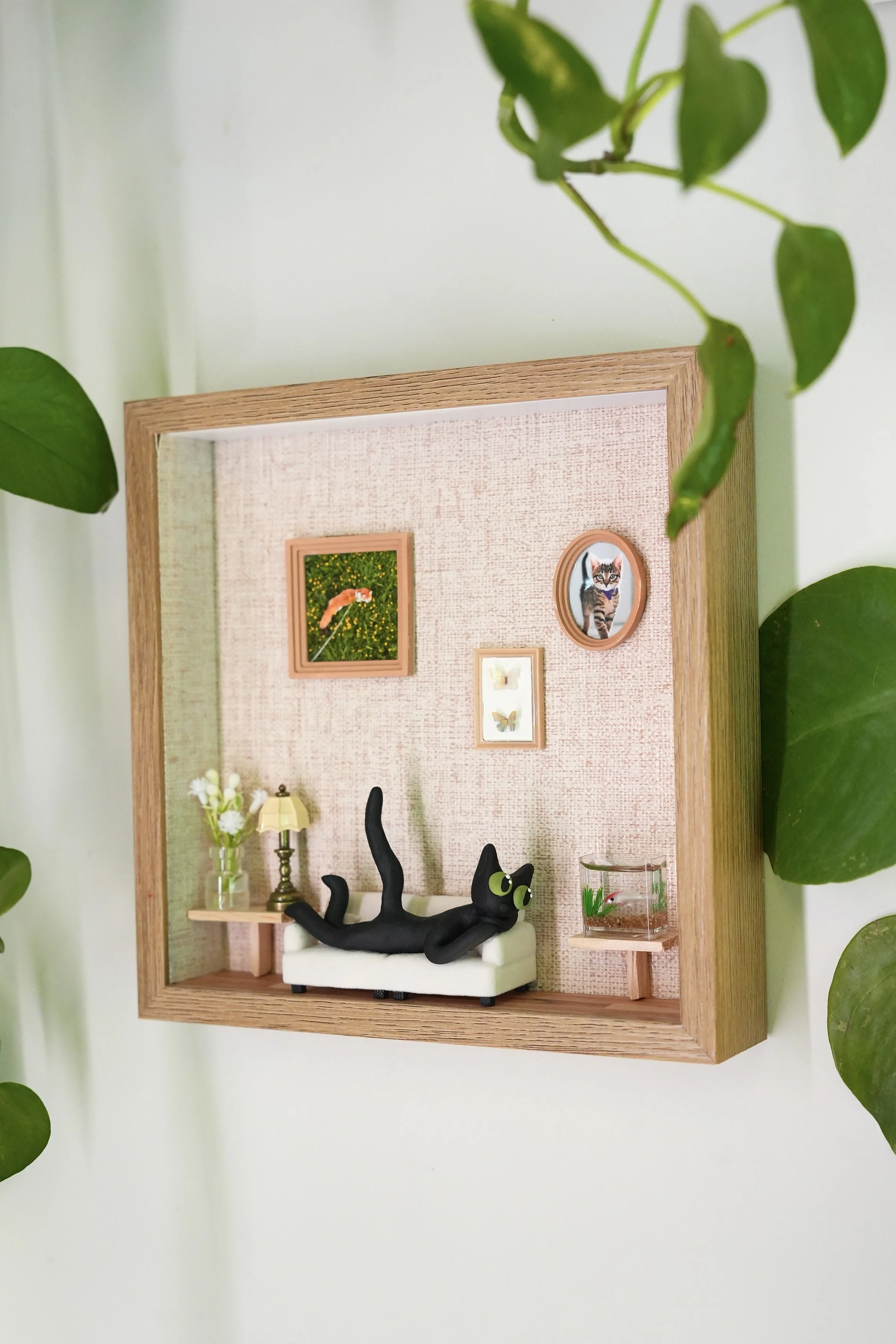 Things to do in Portland, Oregon. Local artist. Unique cat art. Diorama art. Tiana Lenos. Portland Saturday Market. Tiana's Clay. Kiwi the cat. Custom pet art. Cat lover gift. miniatures. 