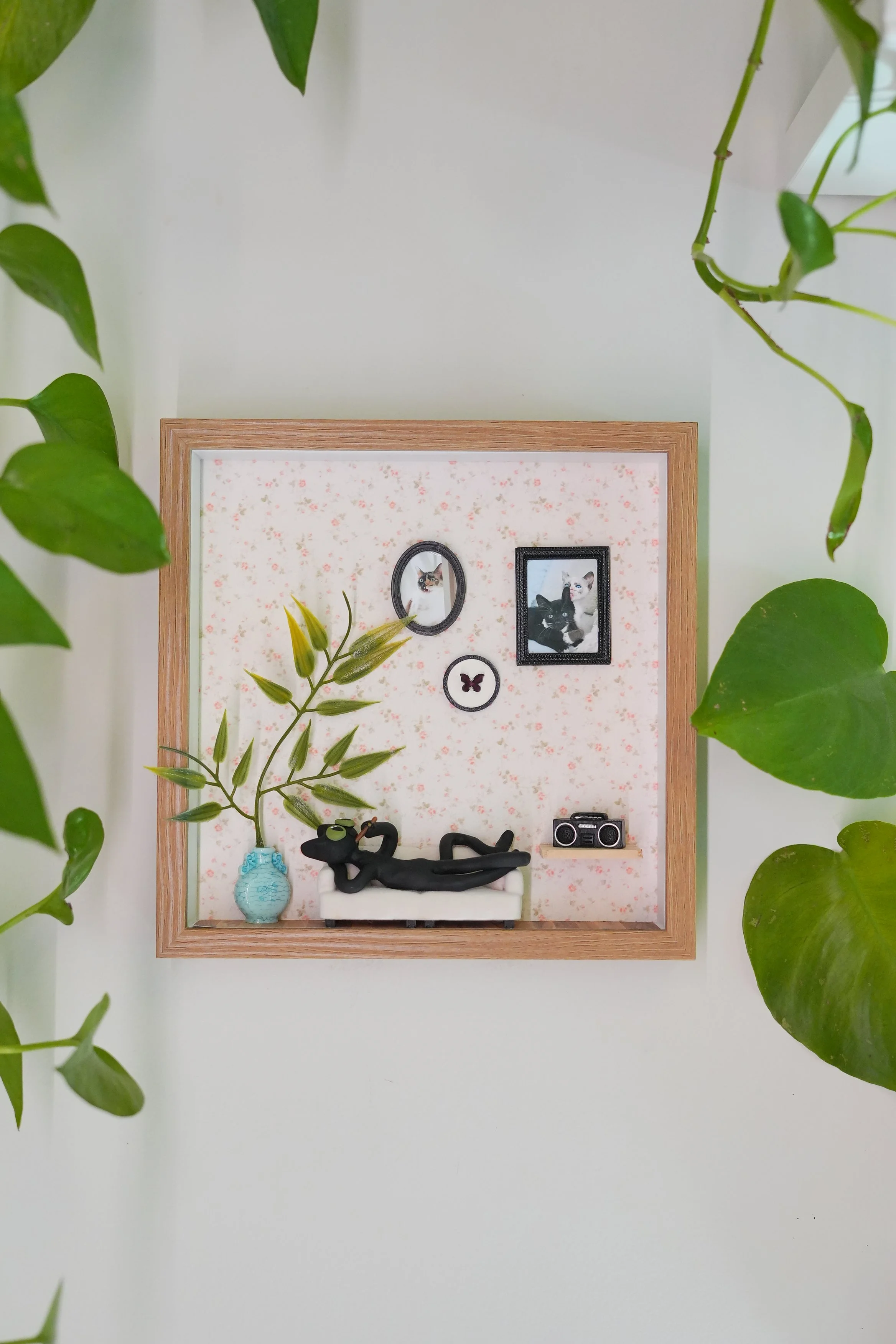 Things to do in Portland oregon. local artist. unique cat art. diorama art. tiana lenos. portland saturday market. tiana's clay. kiwi the cat. custom pet art. cat lover gift.