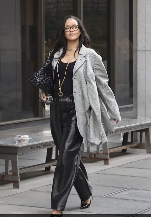 Rihanna goes to support A$AP Rocky in court