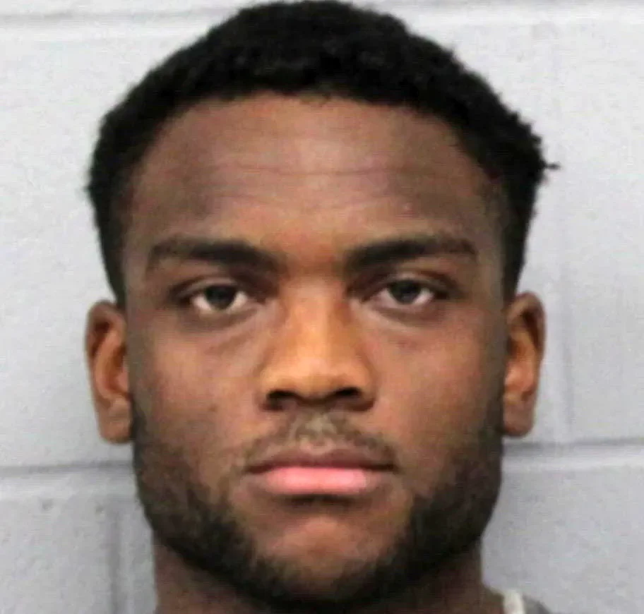 Texas officer caught selling fried chicken wings to inmates