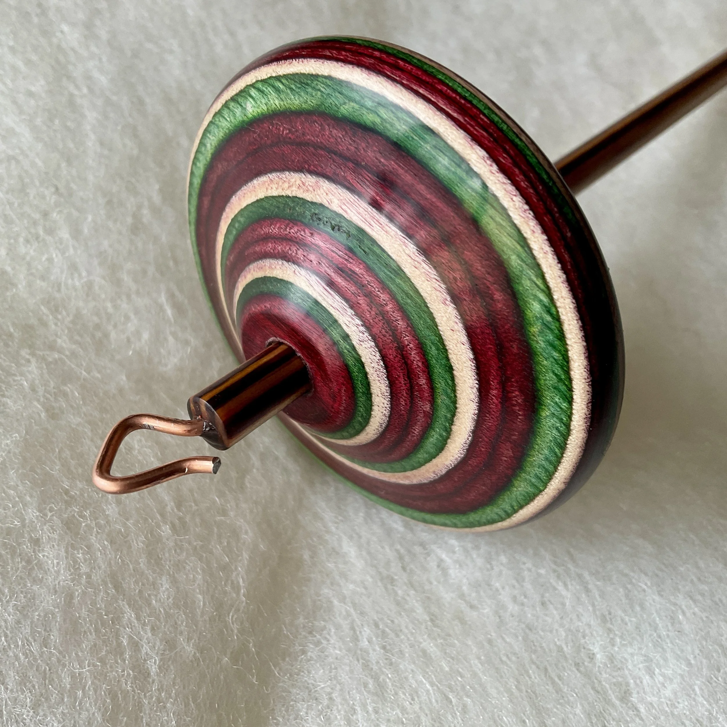 MiniSwan in Holiday with Cinnamon Shaft