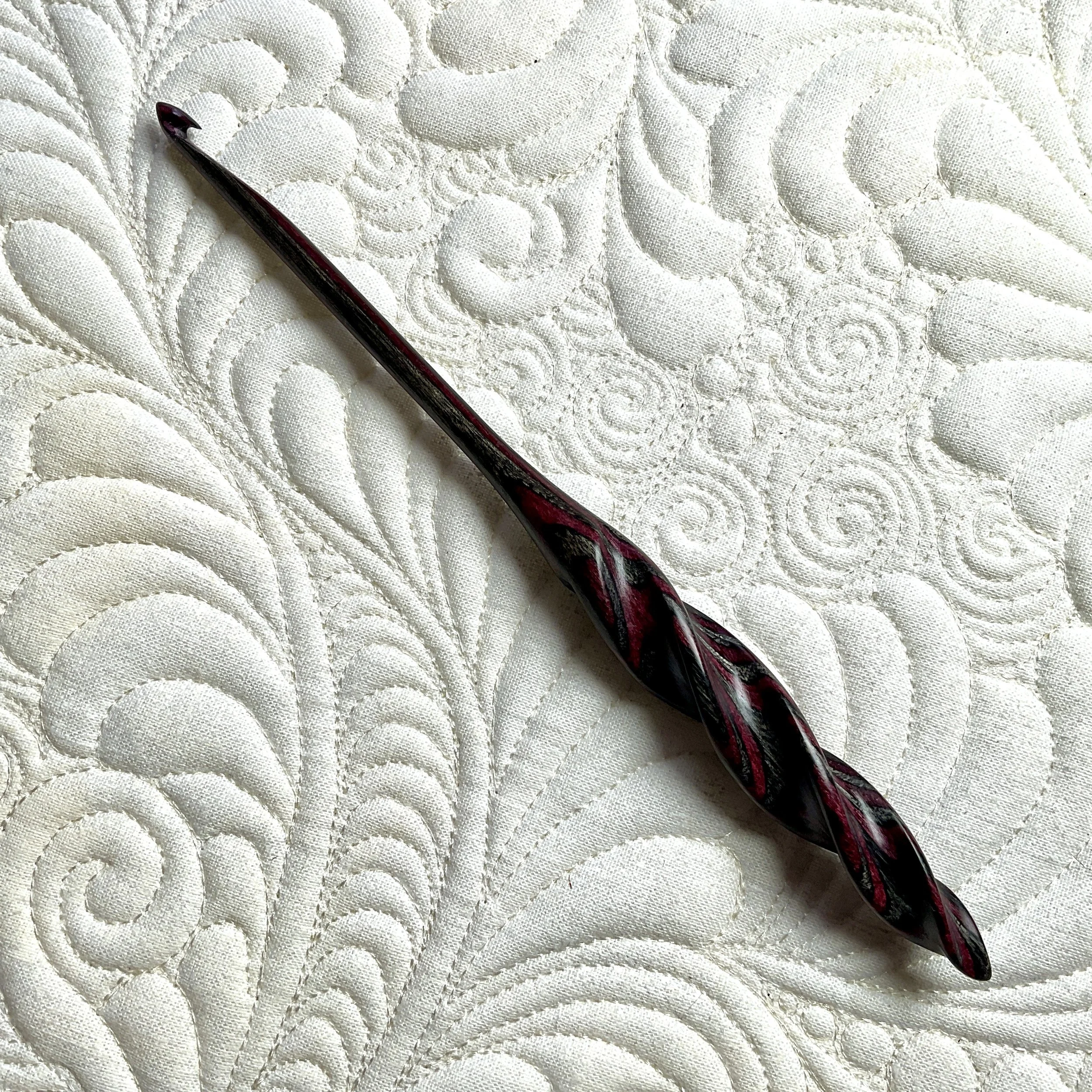 Plum Spiral Flame Crochet Hook in US G7/4.25 mm
