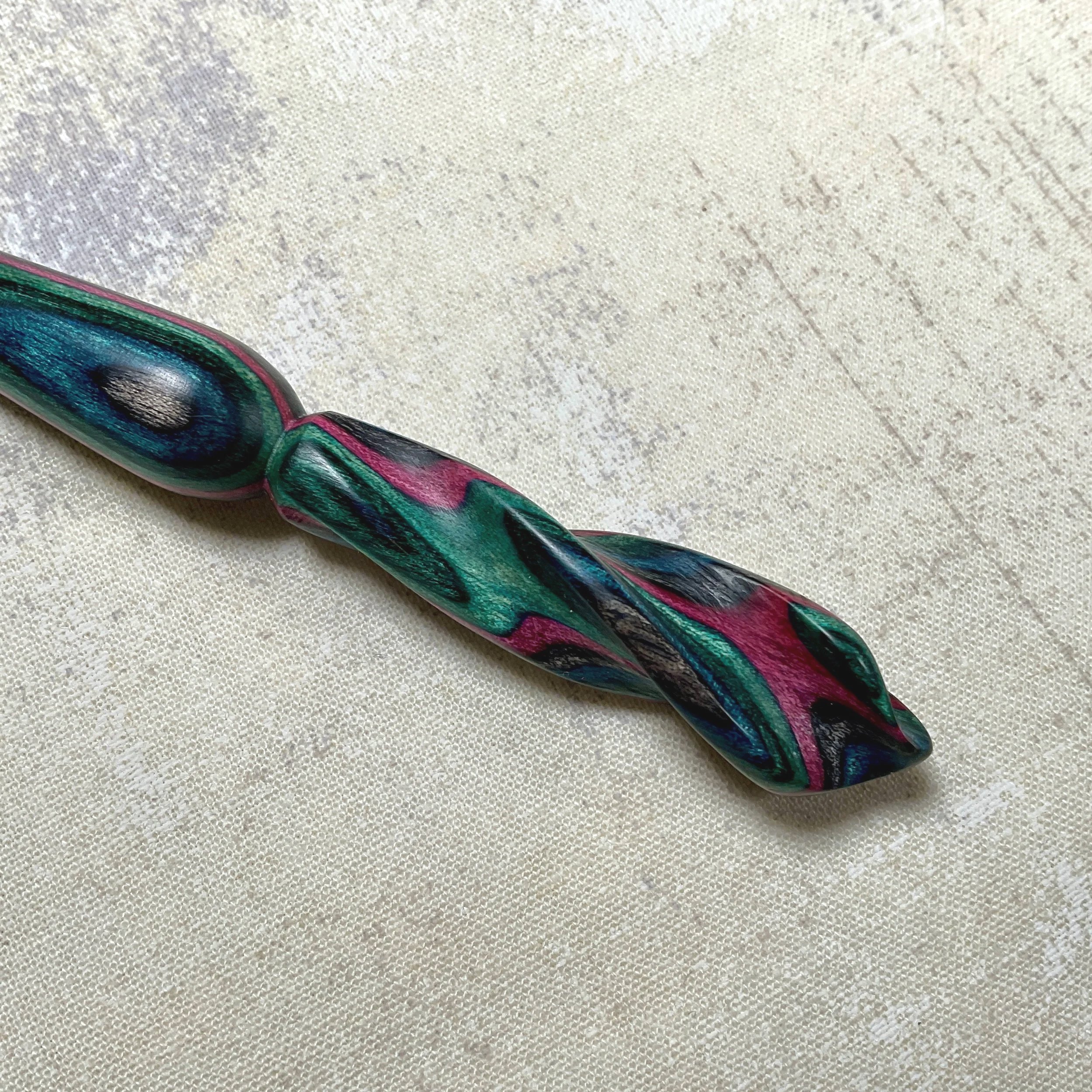 Close up of handle, Spiral Flame crochet hook in Winter Sky color